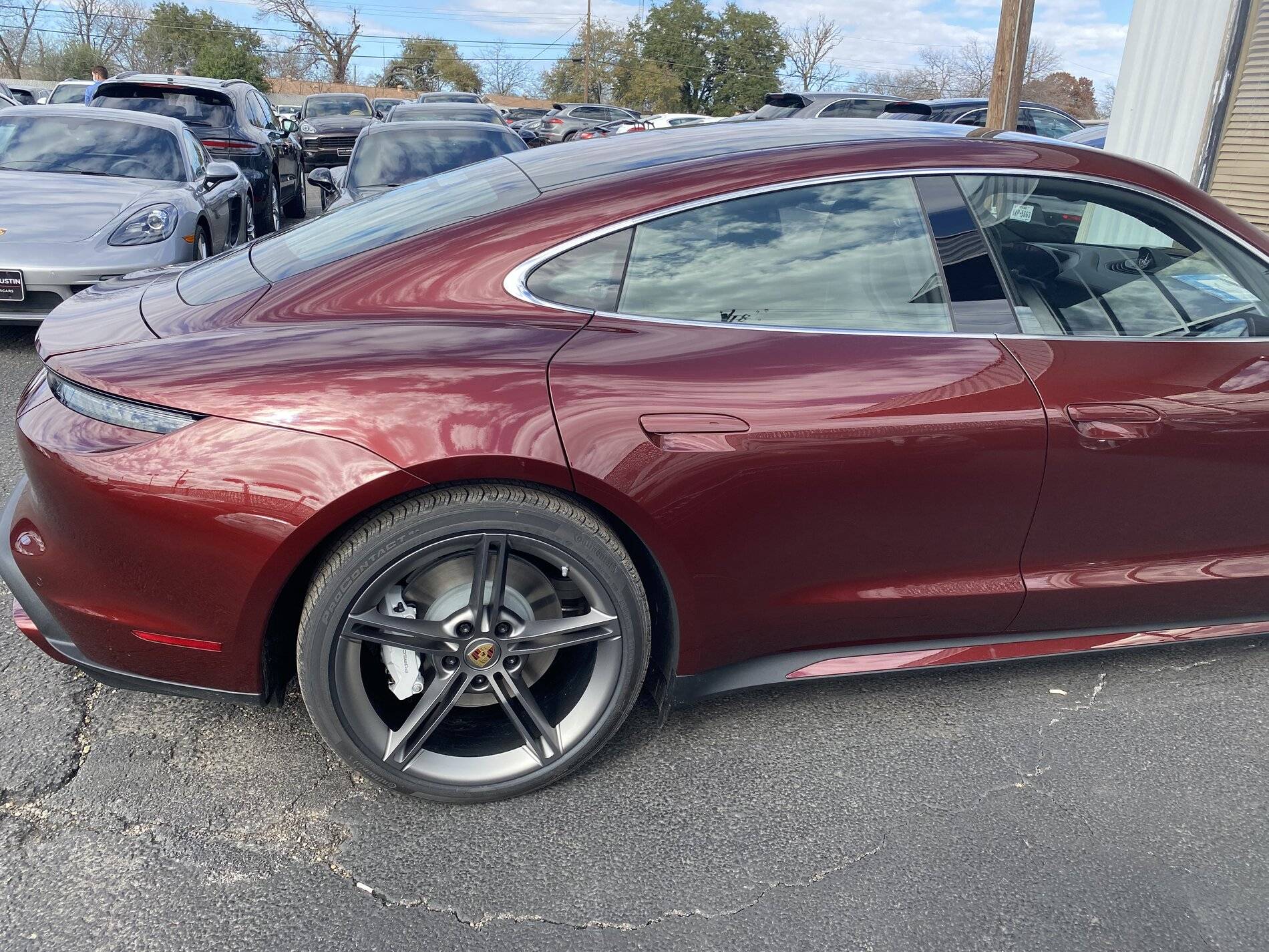 Porsche Taycan CHERRY METALLIC Taycan Club 5D532F4D-EF4C-4ED1-A330-E8BE3C5ED973