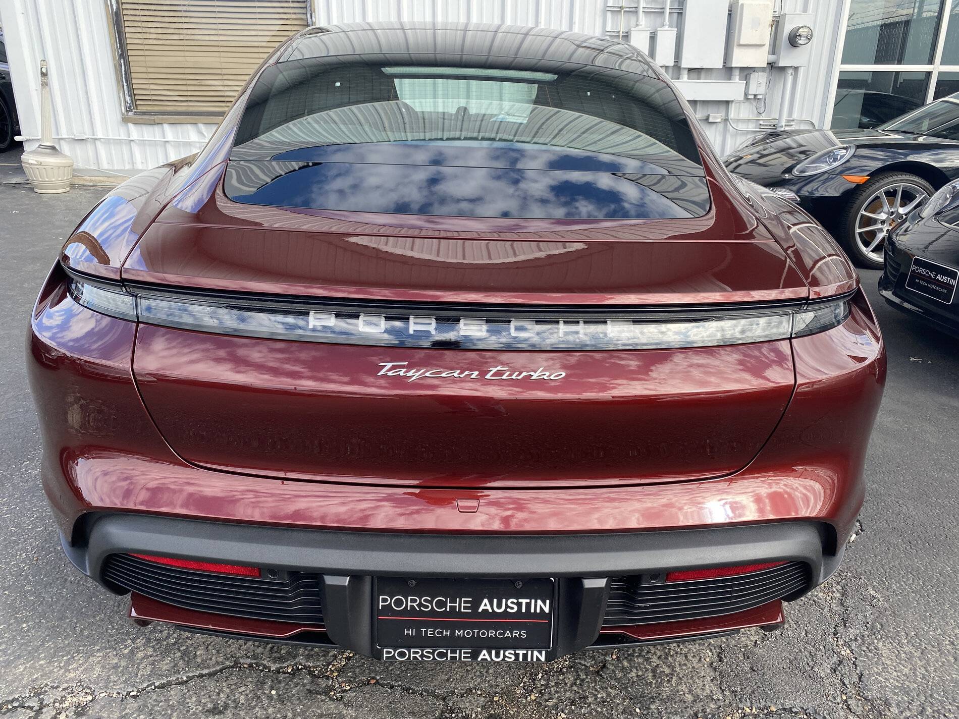 Porsche Taycan CHERRY METALLIC Taycan Club 5D3003F5-615F-41A8-B32E-8C5E075ADCB8