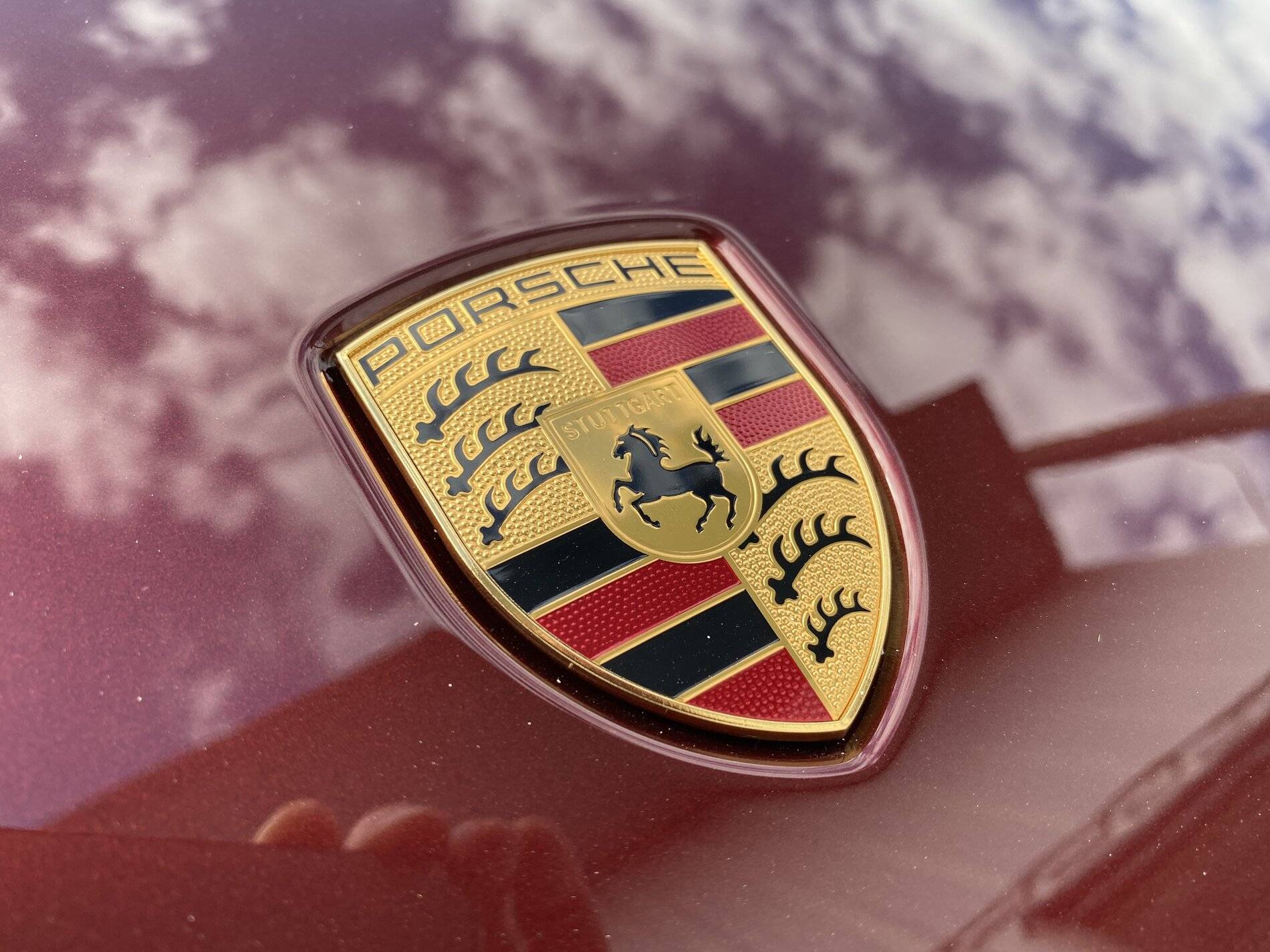 Porsche Taycan CHERRY METALLIC Taycan Club AE8B7527-8B74-4E85-A3DE-5C73D7FAD84C
