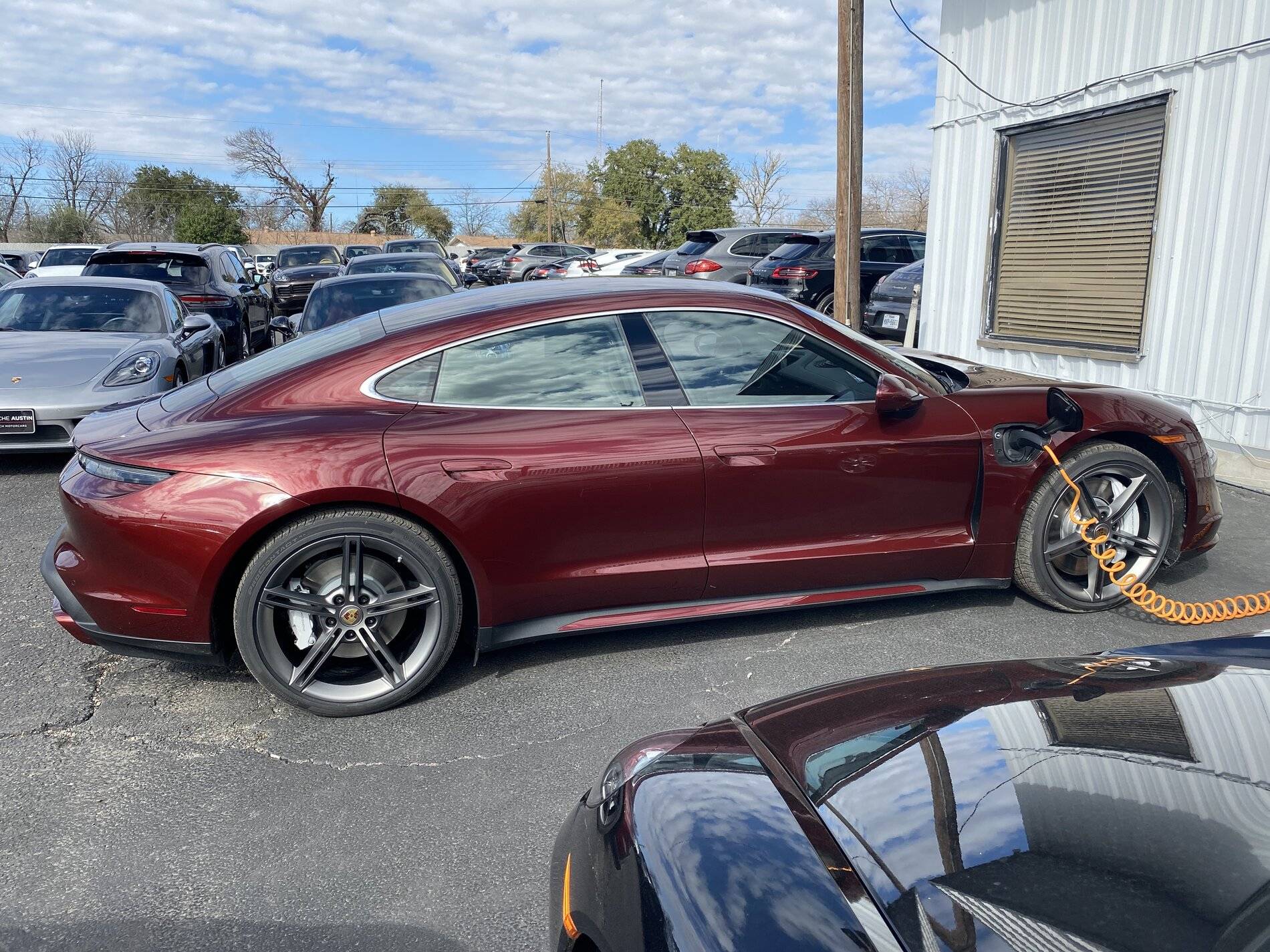 Porsche Taycan CHERRY METALLIC Taycan Club D5A8F850-6EF3-45B4-9951-F0D010FAA62C