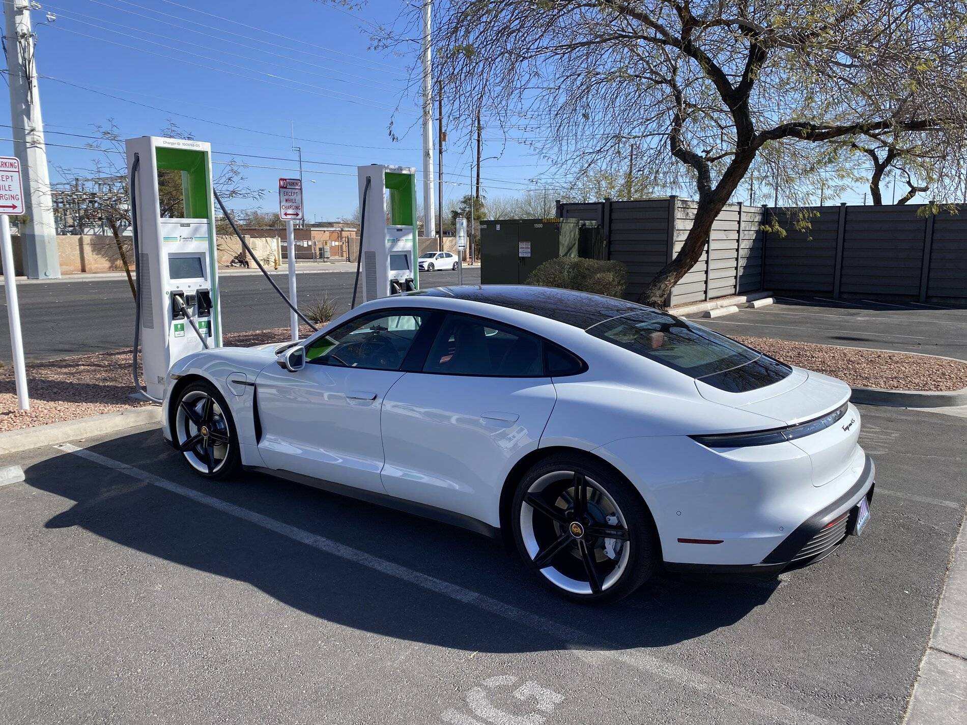 Porsche Taycan First Electrify America charging experience using 350kw charger DA6B76C5-BD95-4F24-BF06-CC4847045B76