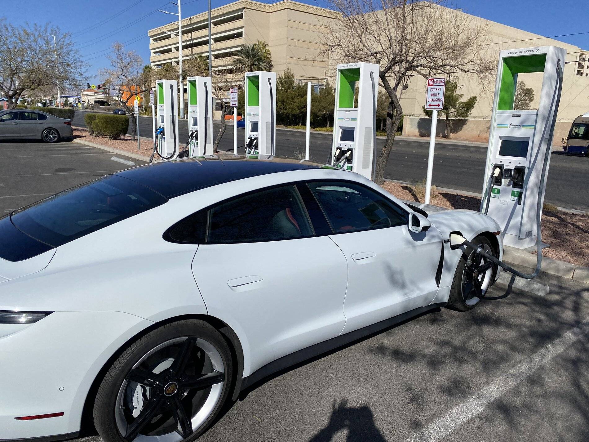 Porsche Taycan First Electrify America charging experience using 350kw charger F8EB0669-0306-47CC-918B-509B27A78EC7