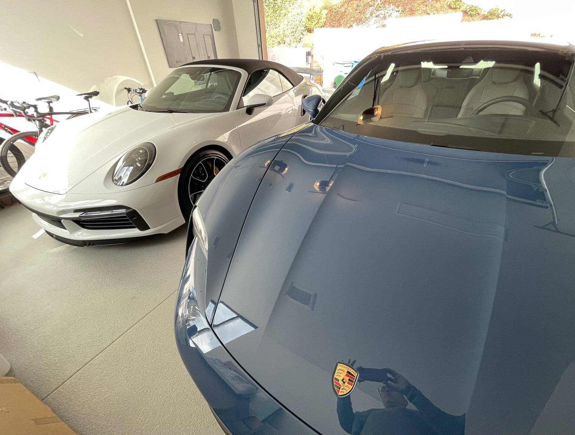 Porsche Taycan Taycan v 911 Turbo S C4AEA9BA-0C66-4B33-BB19-A8F5A6E7DD7E