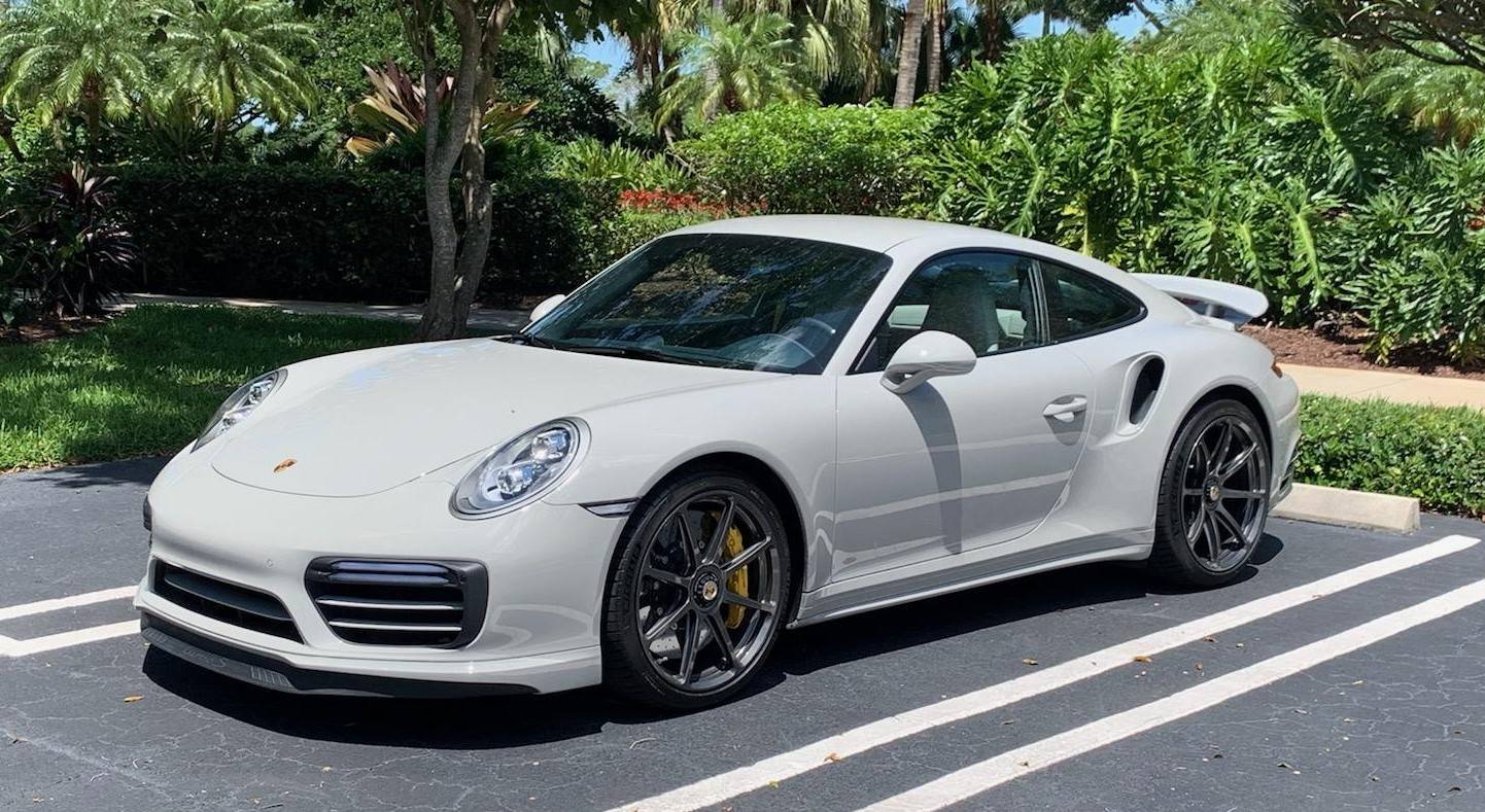 Porsche Taycan Taycan v 911 Turbo S TTS