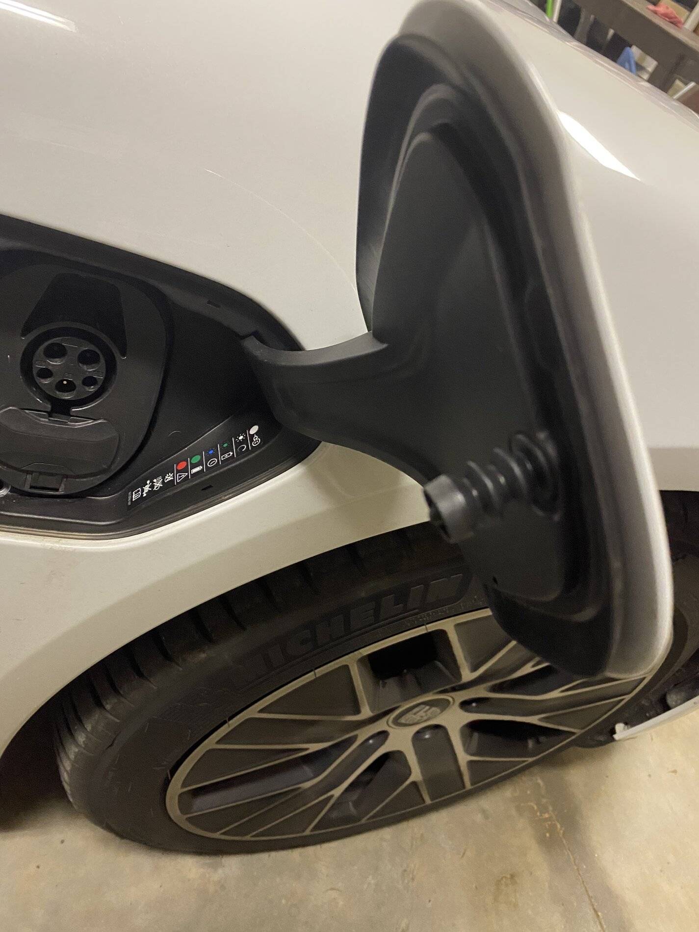 Porsche Taycan Manual Charging Door Cannot Be Fully Closed - Latch Inoperable IMG-1222
