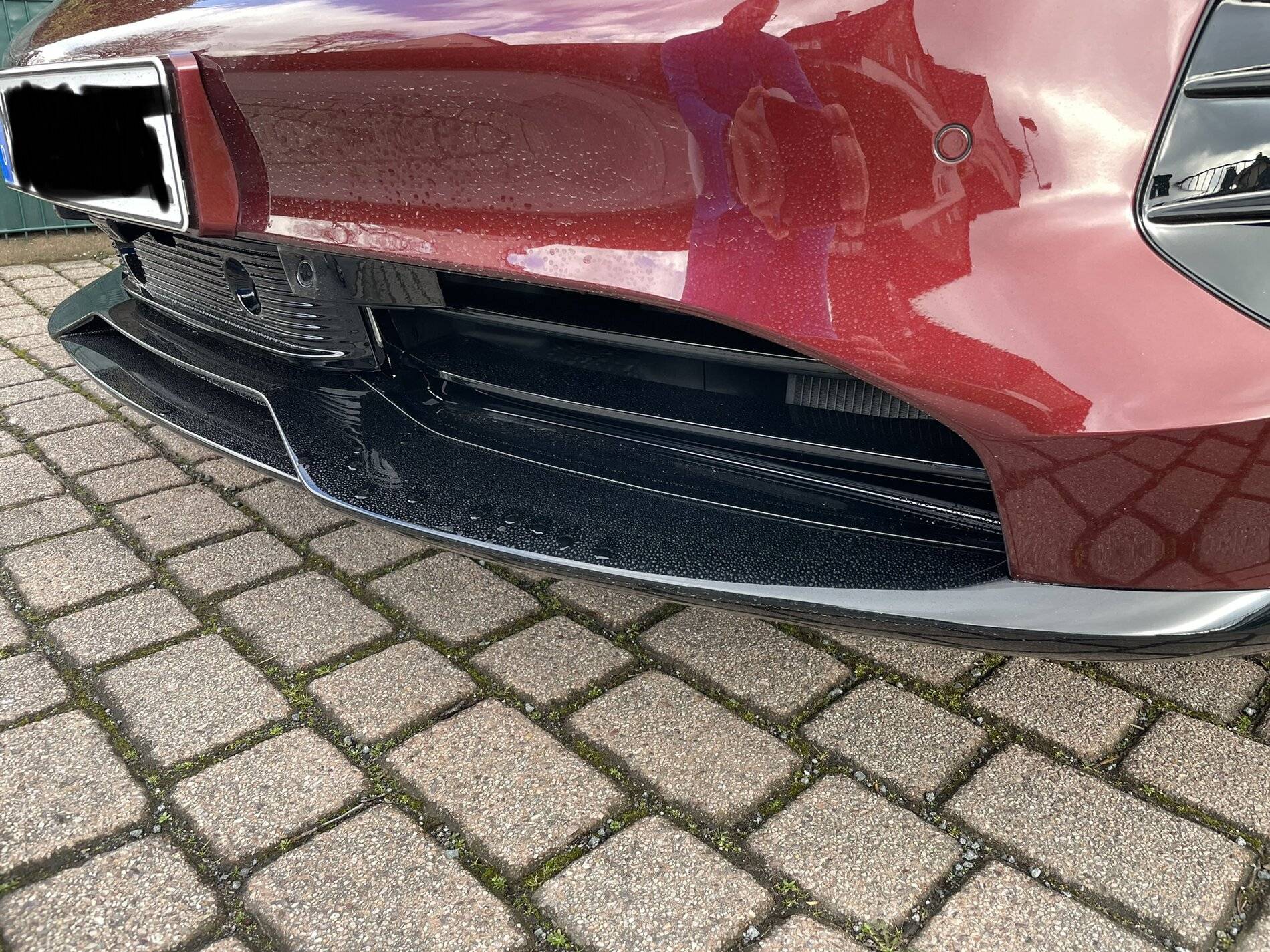 Porsche Taycan Gloss black paint on the plastic parts 4DA8BE19-A67A-4B85-A7C8-37180009931D