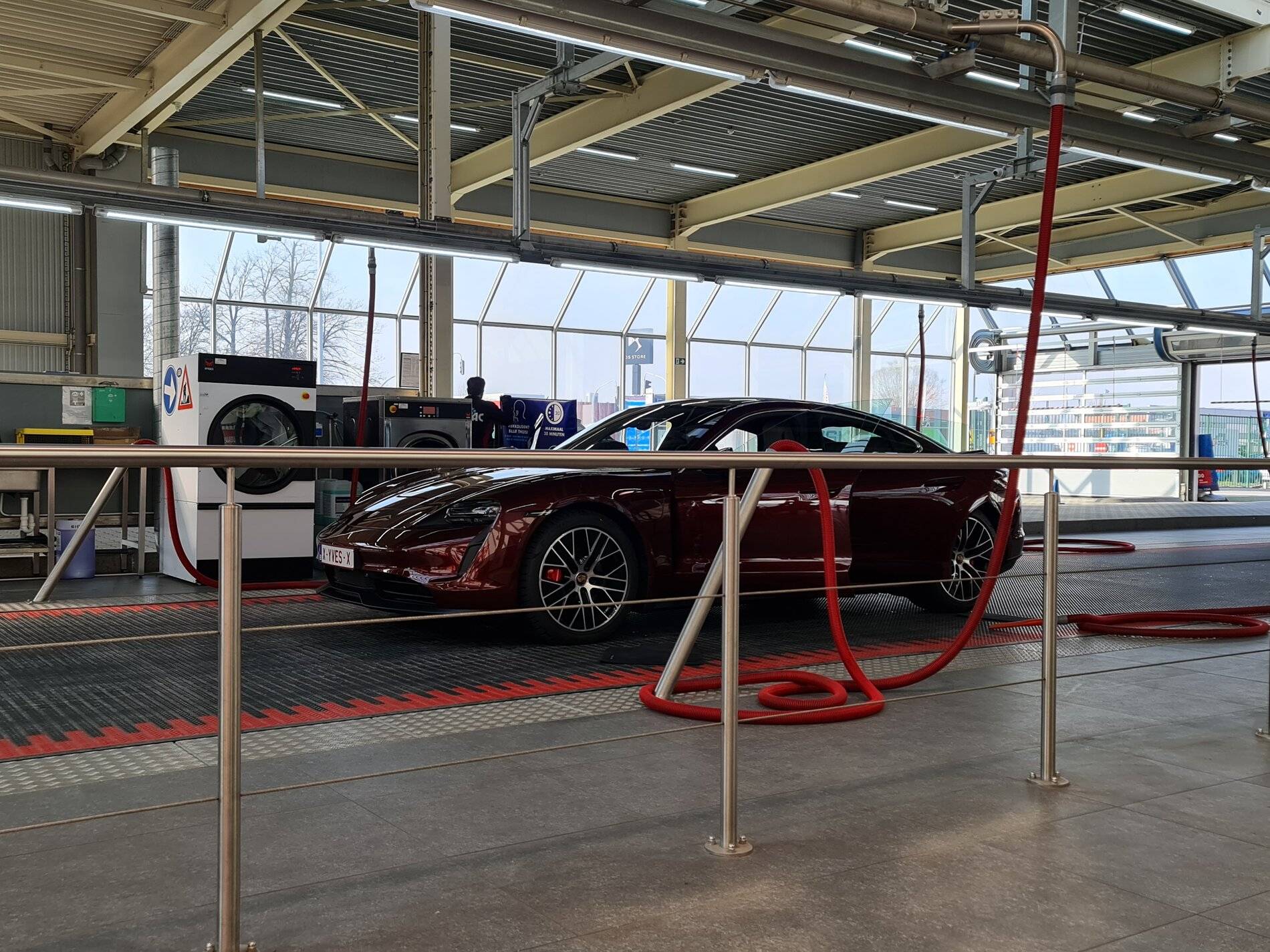 Porsche Taycan CHERRY METALLIC Taycan Club 20210308_153343