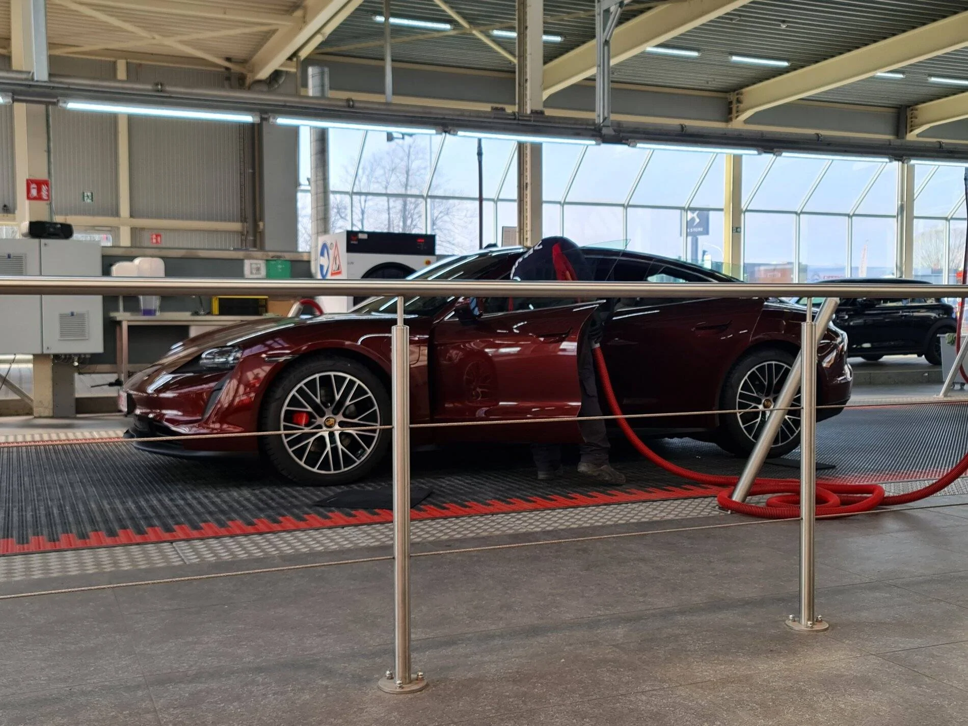 Porsche Taycan CHERRY METALLIC Taycan Club 20210308_153421