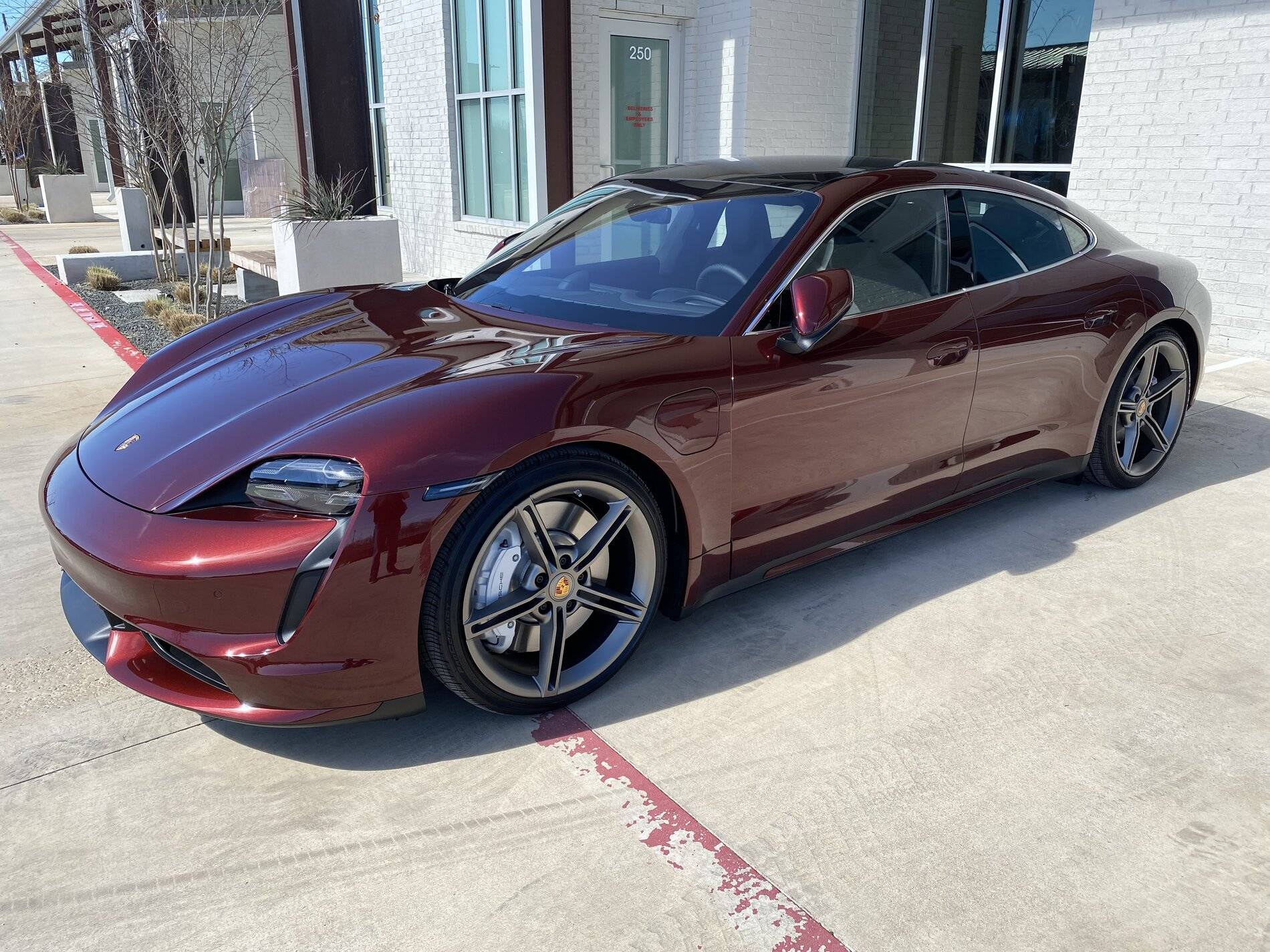 Porsche Taycan CHERRY METALLIC Taycan Club A718952E-1D12-4A60-B8B6-443D90E7B90D