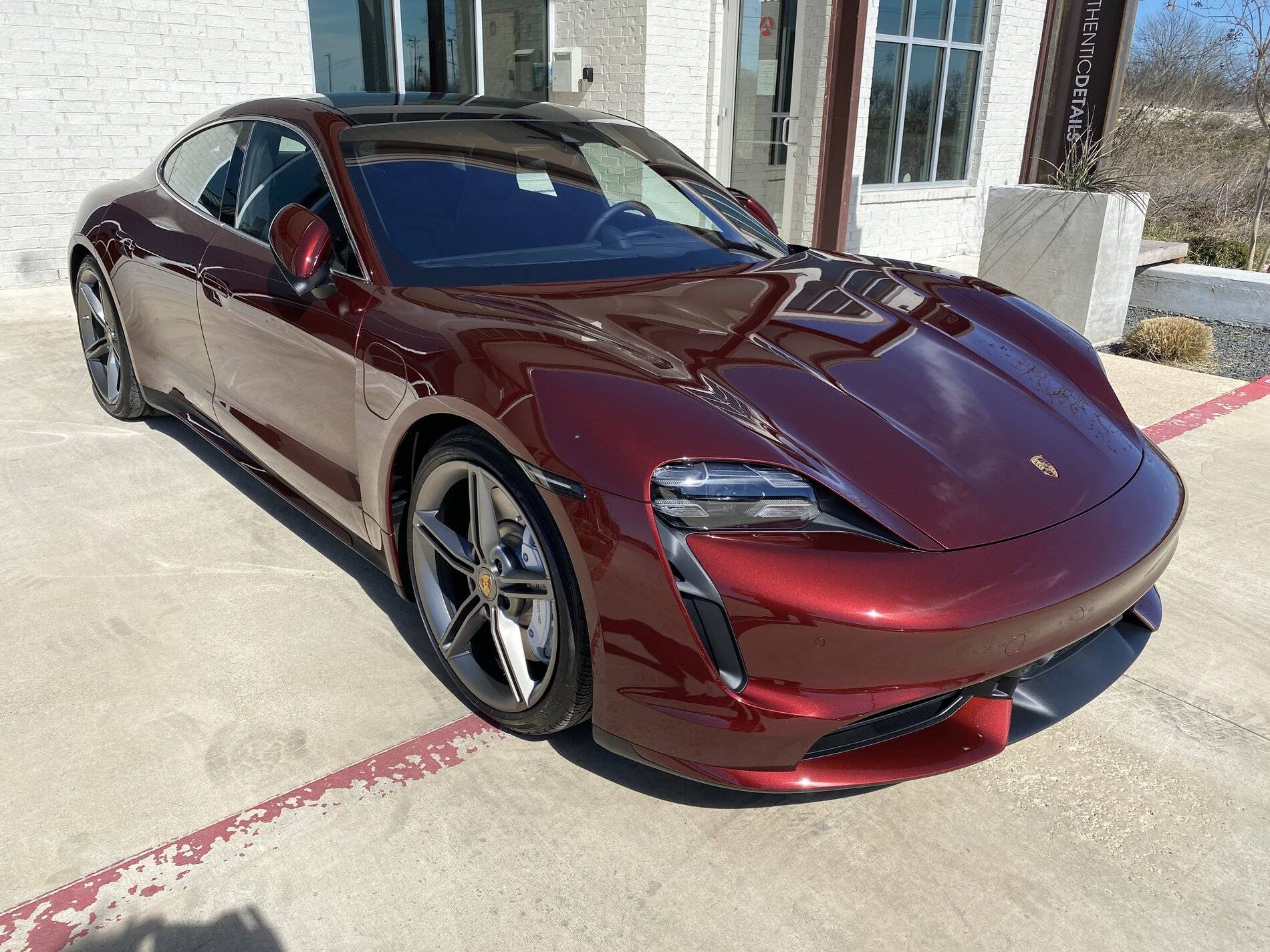 Porsche Taycan CHERRY METALLIC Taycan Club F0E10769-DD20-48A3-AA34-5D55D13A49D6