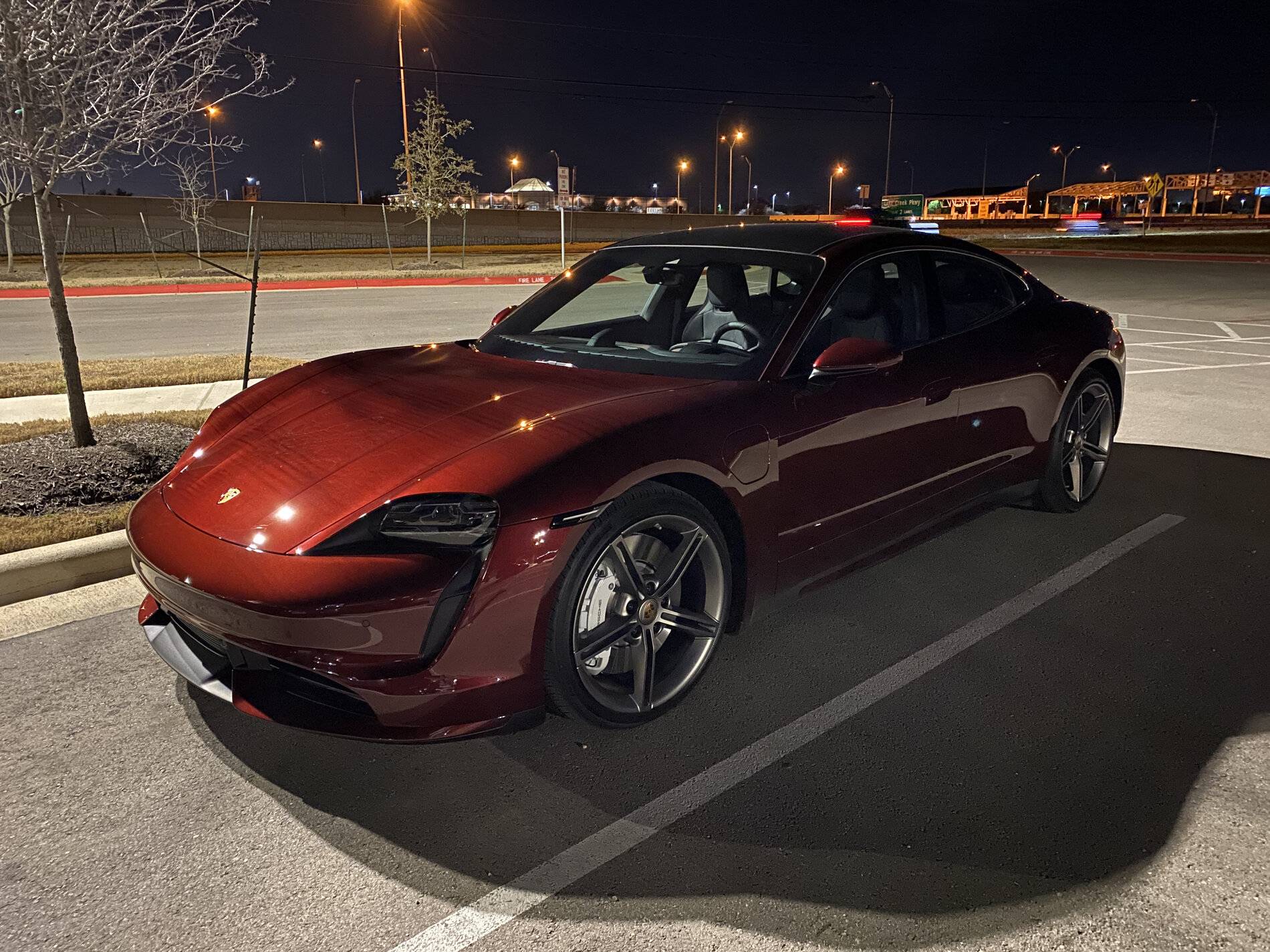 Porsche Taycan CHERRY METALLIC Taycan Club 6987AA6E-FEF1-49F3-8254-0B31893130D0