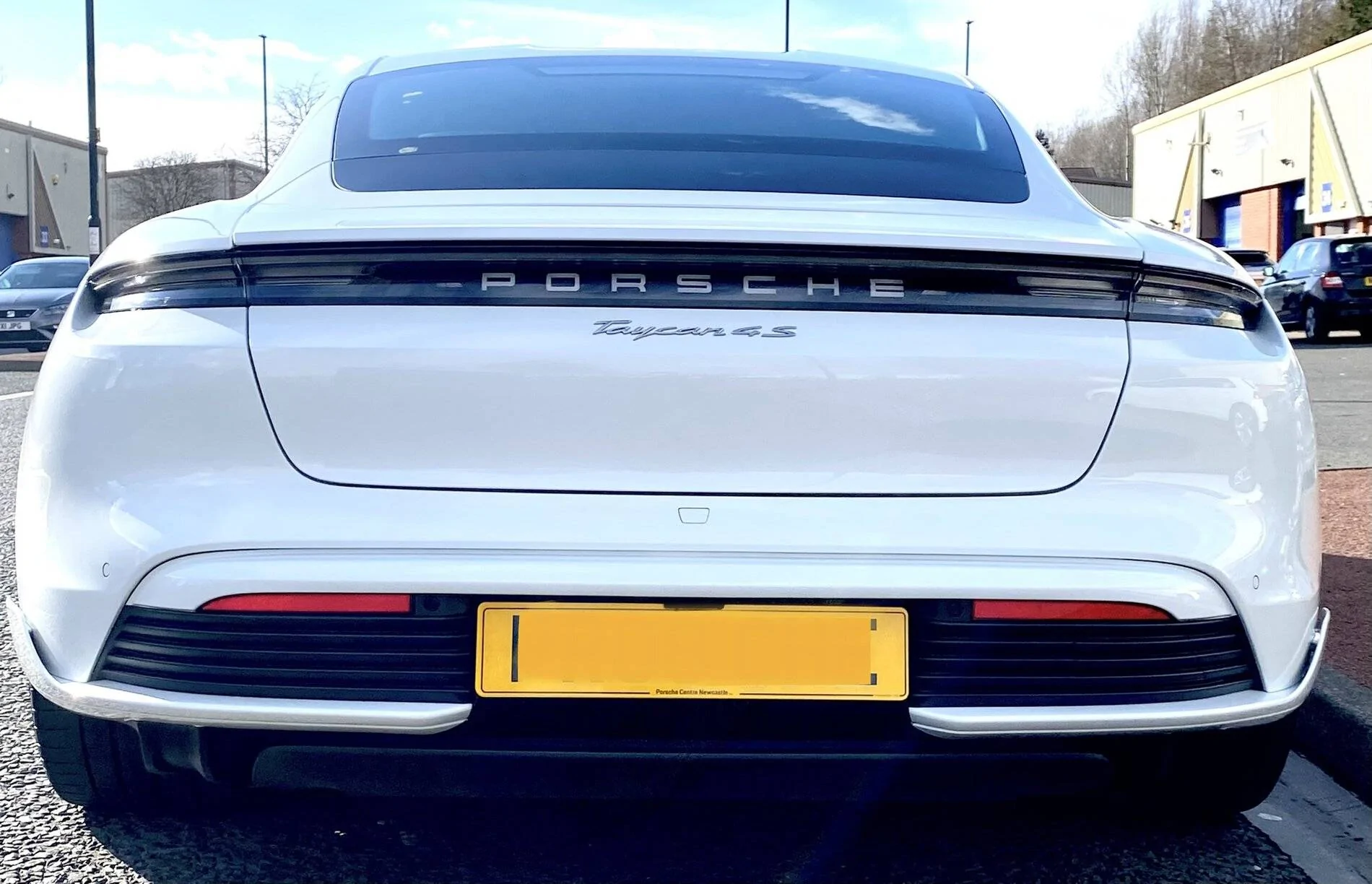 Porsche Taycan Gloss black paint on the plastic parts 45166C08-9EC3-4D64-BAA3-97A46700E7BF