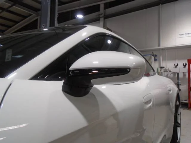 Porsche Taycan Gloss black paint on the plastic parts C4601D49-3466-4867-B1C9-EF7CDF59C107