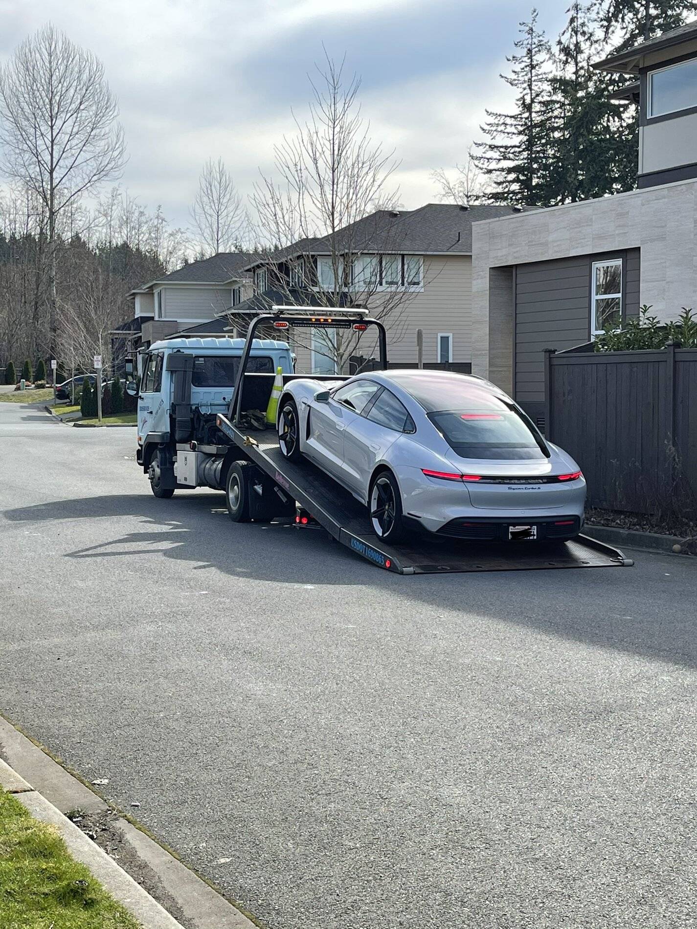 Porsche Taycan 12V issue strikes another one 34E55049-295F-481C-90FB-4A57DB960795