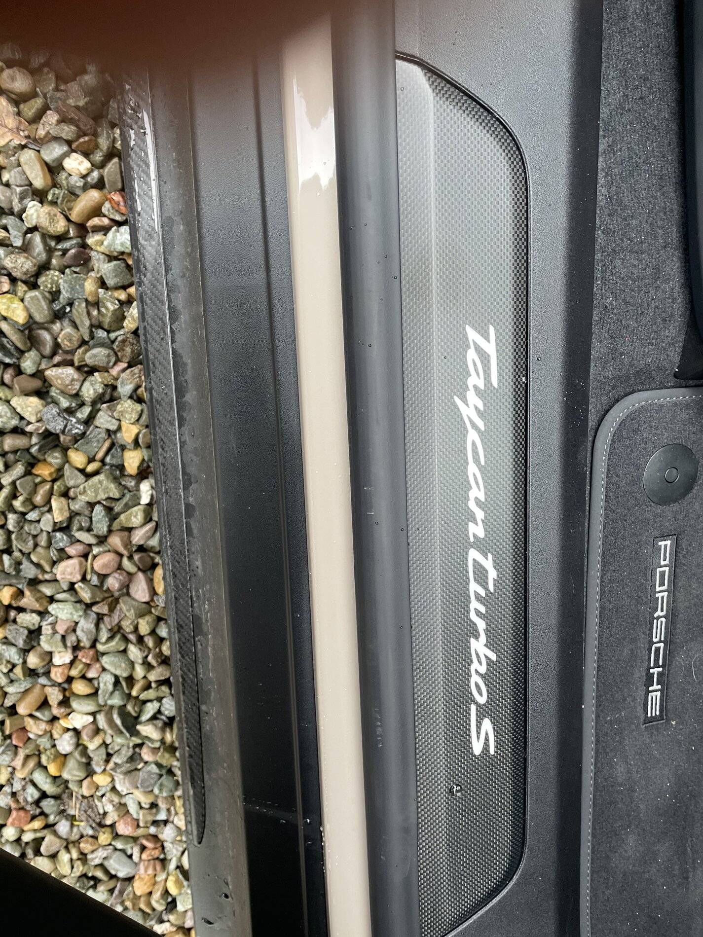 Porsche Taycan COFFEE BEIGE Taycan Club 4778905C-F76E-4CB1-9178-940A4B5FA821