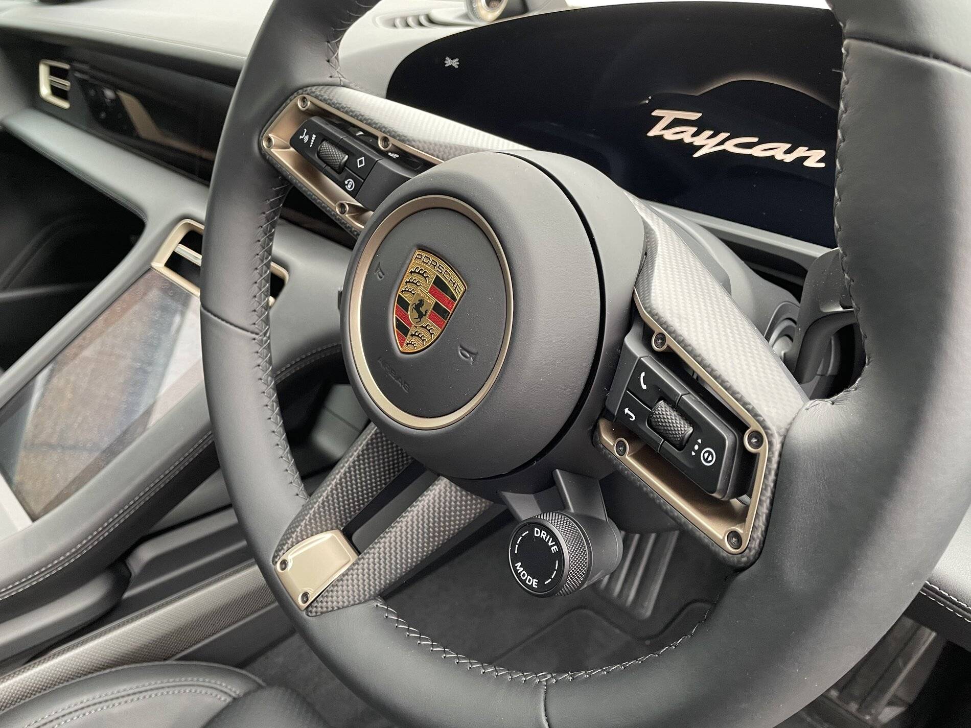 Porsche Taycan COFFEE BEIGE Taycan Club A5604715-BCEB-4E46-A5D2-D827C7BE2B18