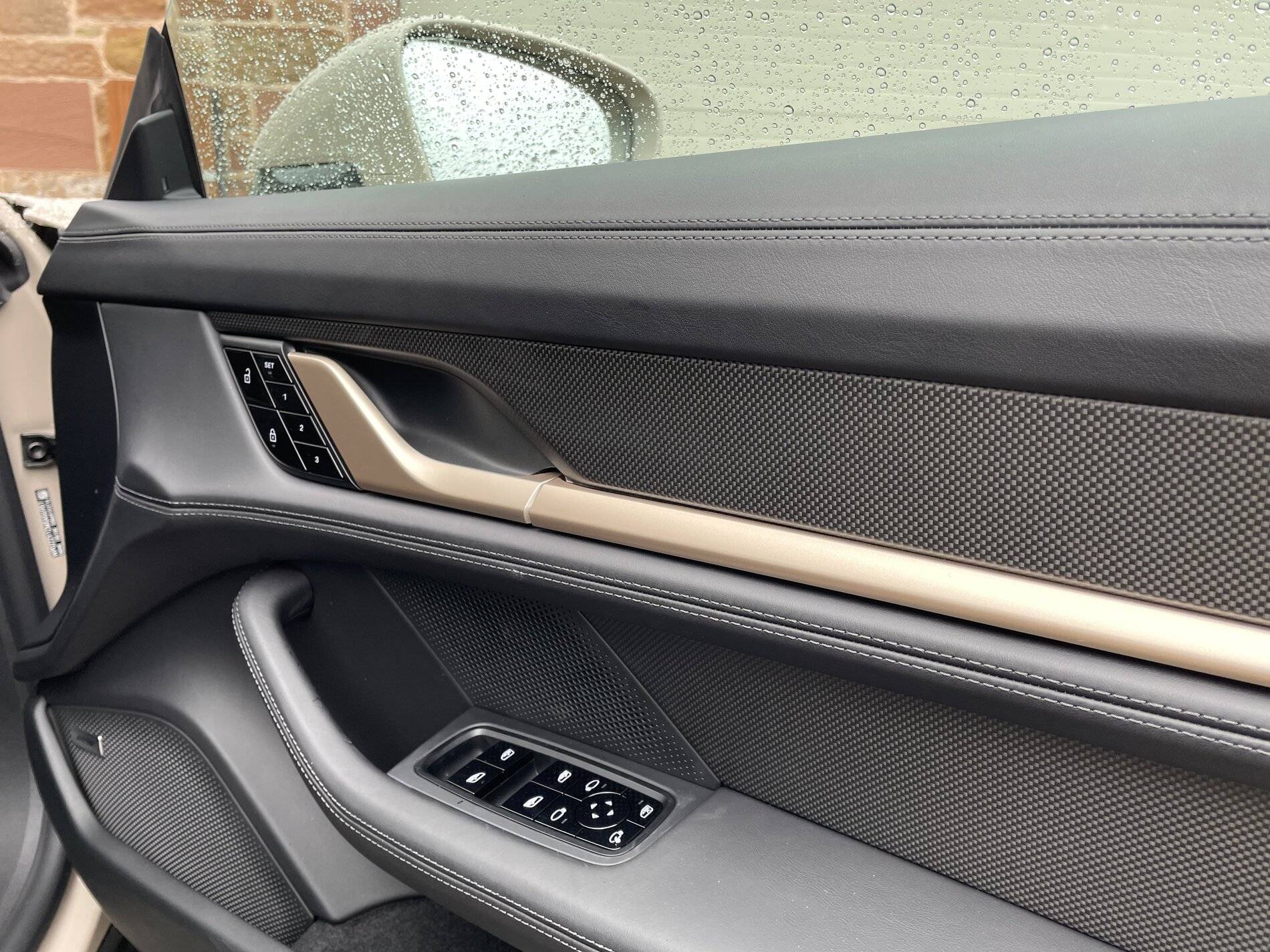 Porsche Taycan COFFEE BEIGE Taycan Club 6B76F0F7-F6D9-4029-B9FC-5E11C5BE058D