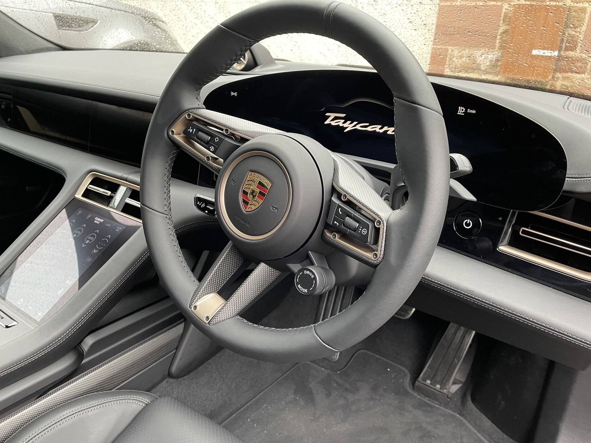 Porsche Taycan COFFEE BEIGE Taycan Club 3F9EAB26-5620-451B-90D8-3909D4395969