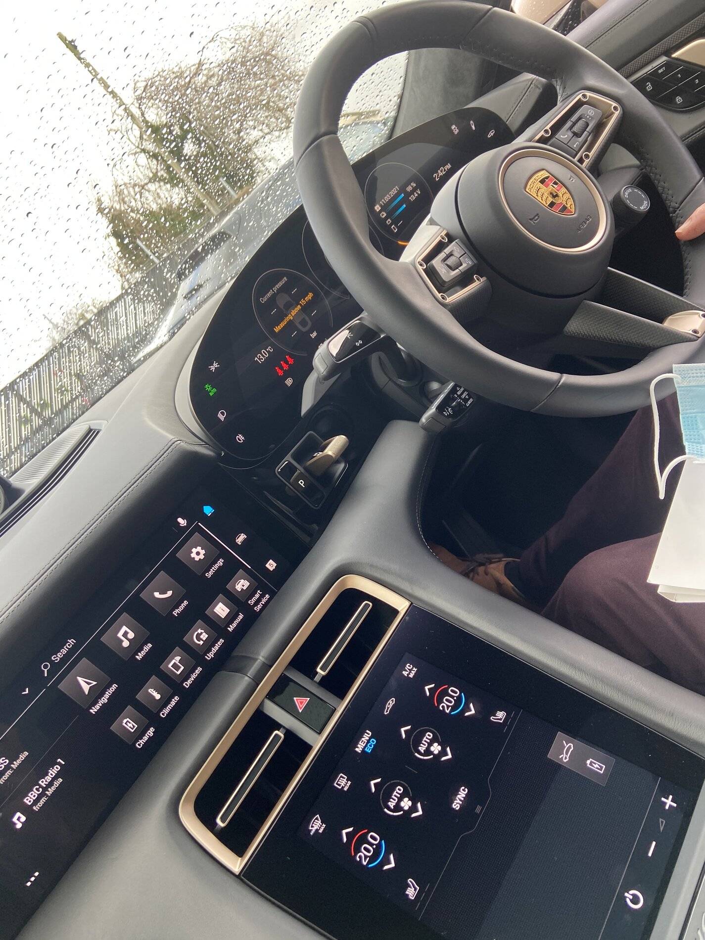 Porsche Taycan COFFEE BEIGE Taycan Club 628D4442-6798-4D1D-B5BB-BB9256D8B5D4