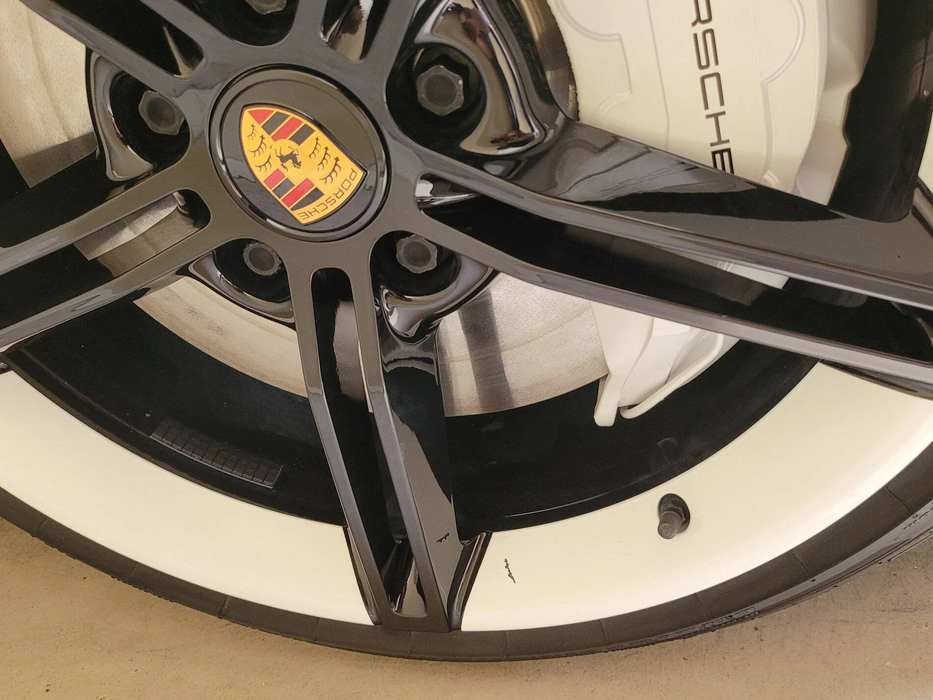 Porsche Taycan General scratches on mission e wheels 20210315_111842