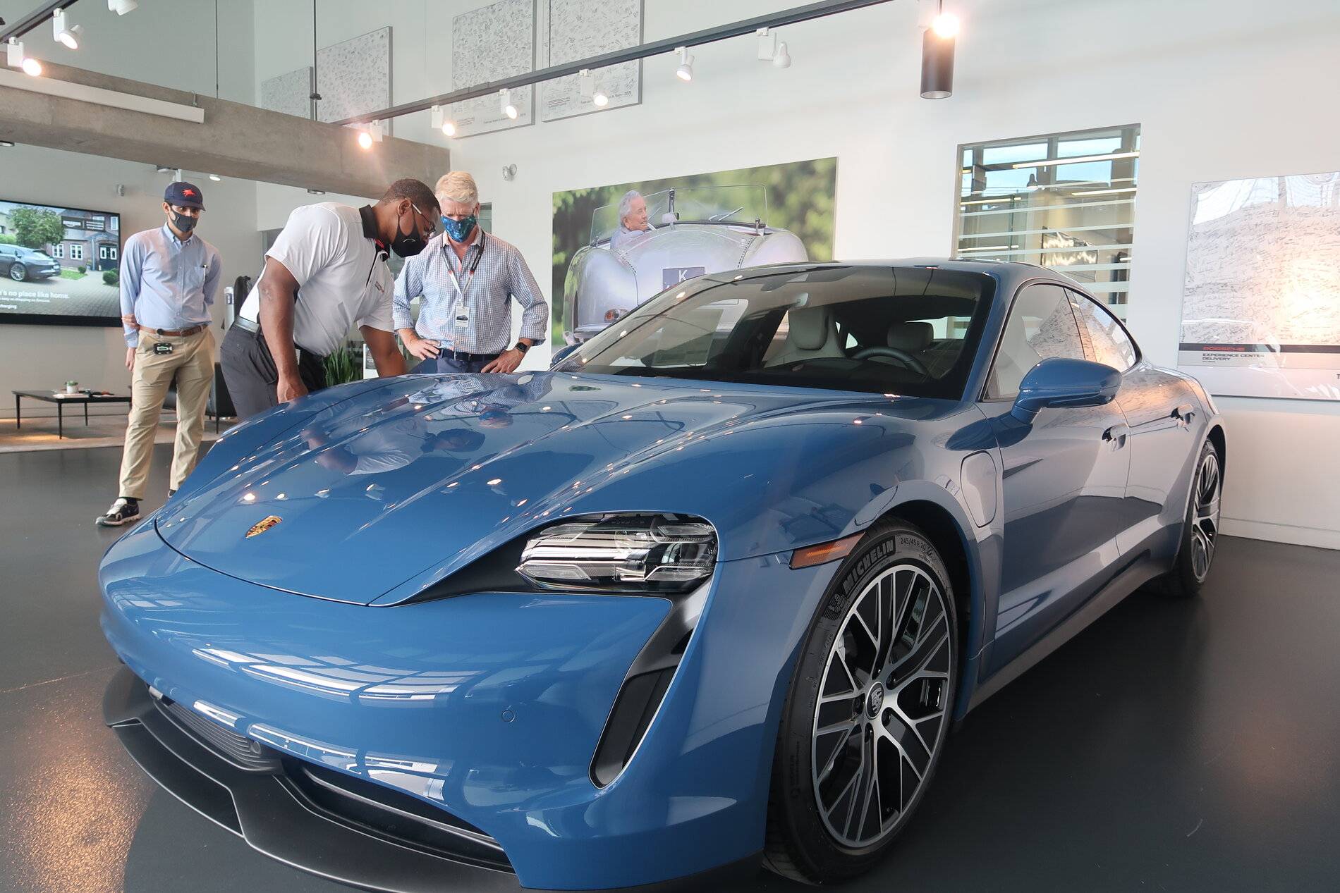 Porsche Taycan NEPTUNE BLUE Taycan Club IMG_4339.JPG