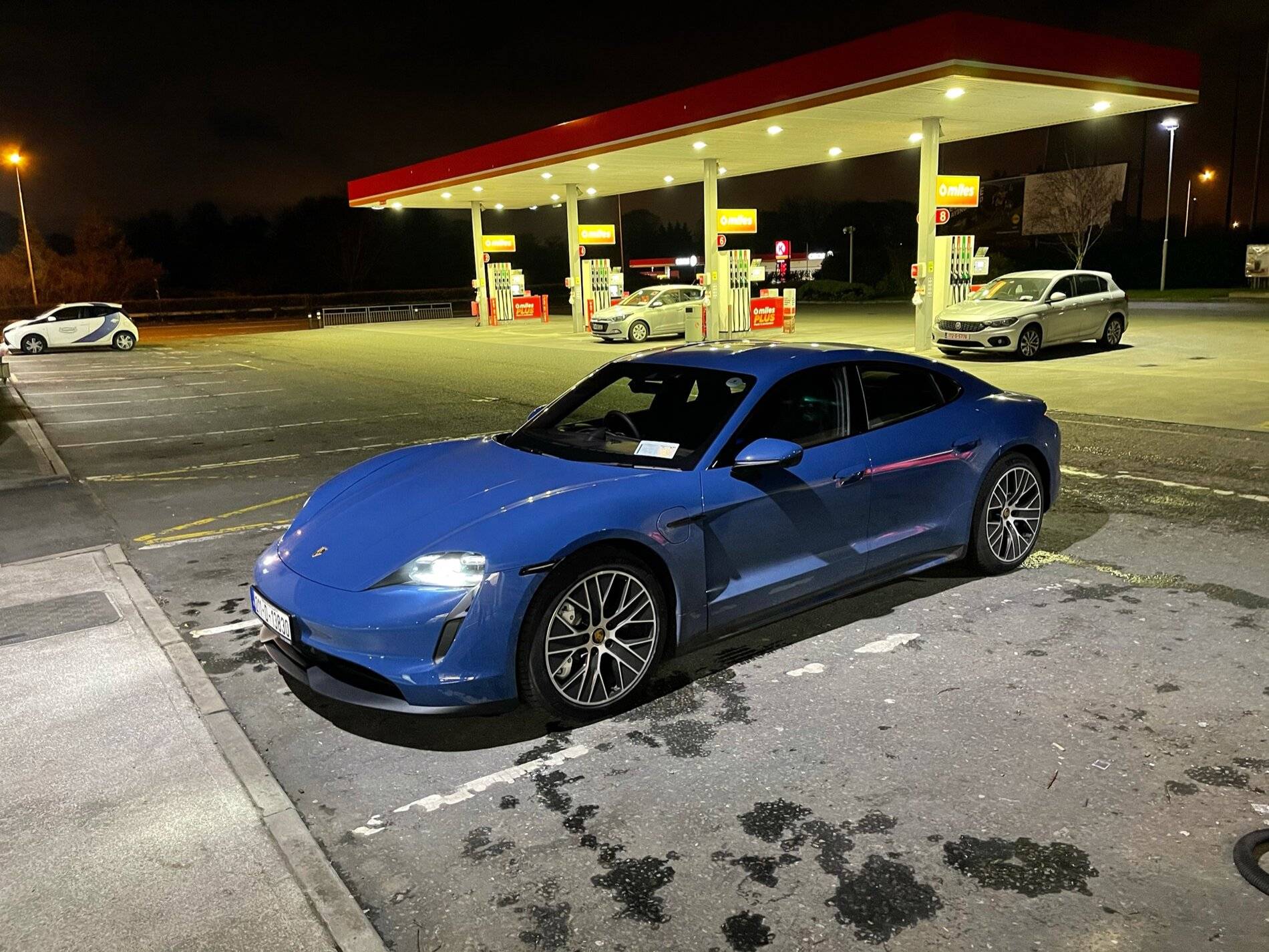 Porsche Taycan NEPTUNE BLUE Taycan Club F09B45F0-47FF-4A59-9DE0-0F4D42EFFEEA.JPG