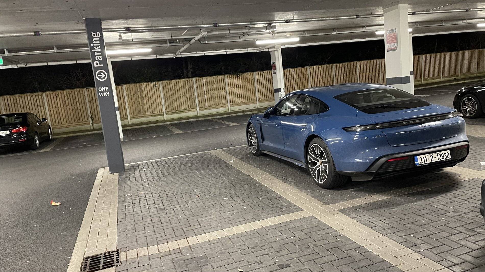 Porsche Taycan NEPTUNE BLUE Taycan Club IMG_0089