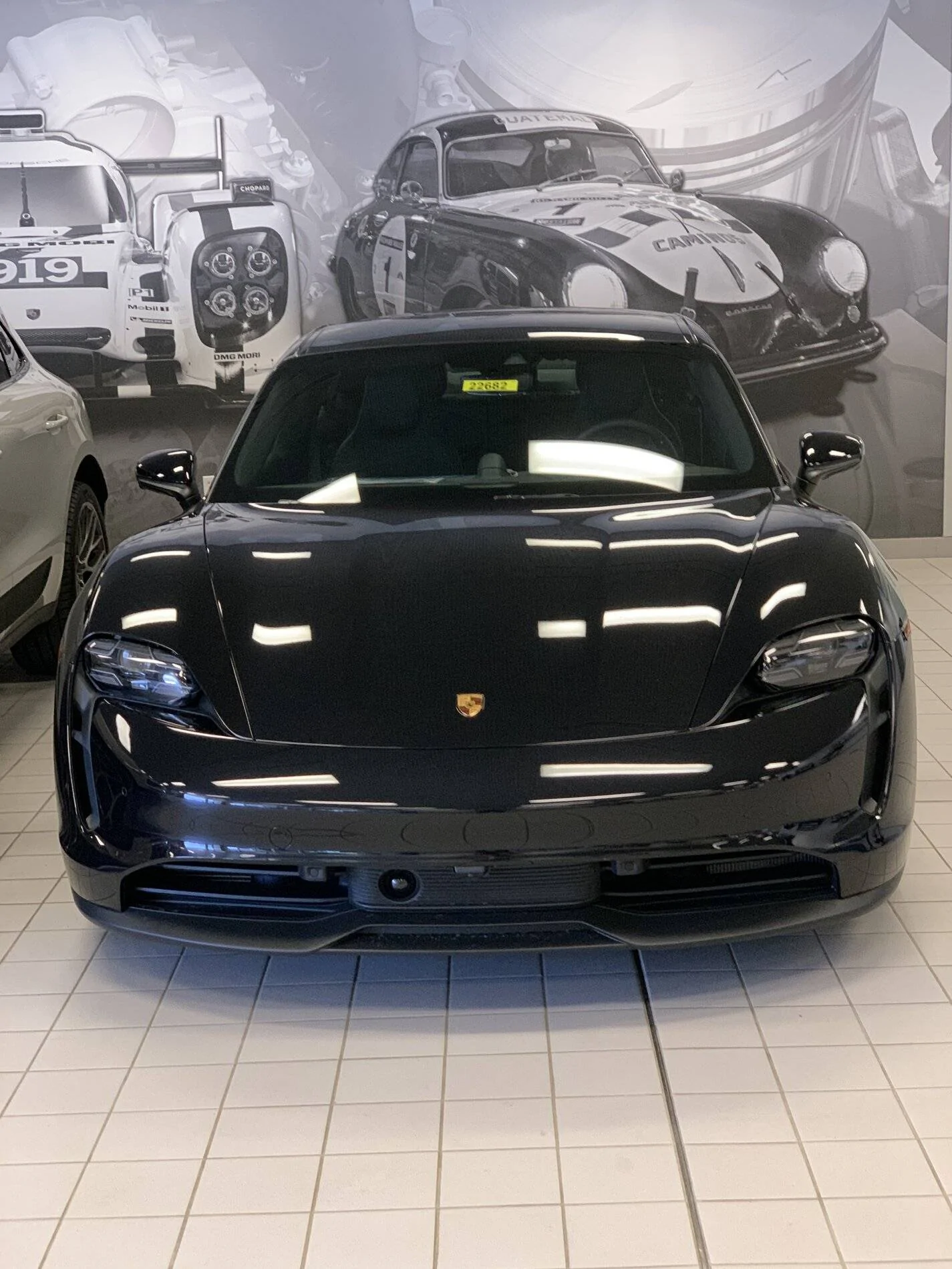 Porsche Taycan BLACK / JET BLACK Taycan Club 19D4CA50-A351-45C4-9960-81A7A7442181