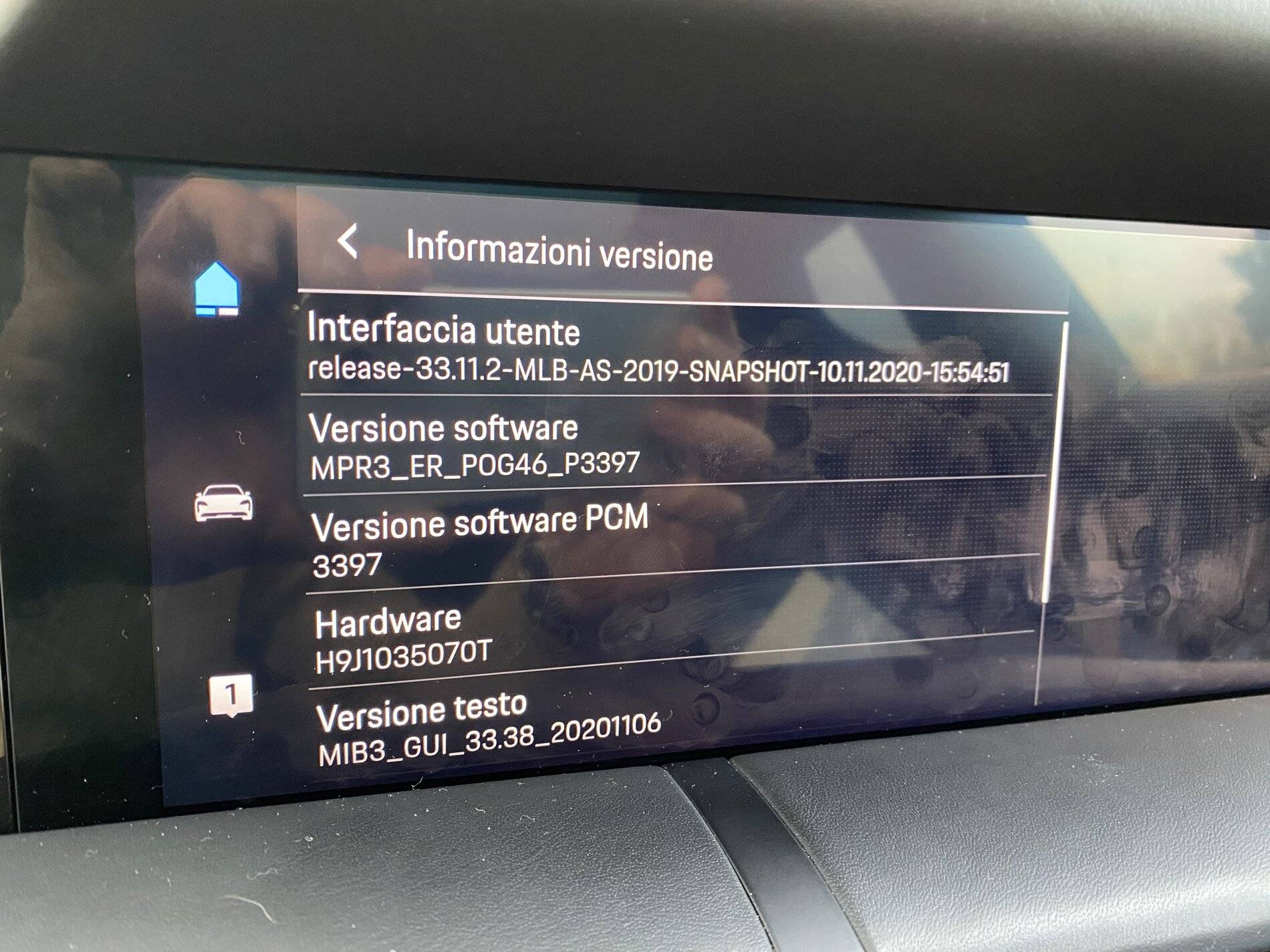 Porsche Taycan Dealer Software Update 9E2E996F-611E-4204-90B9-05B95FC04552