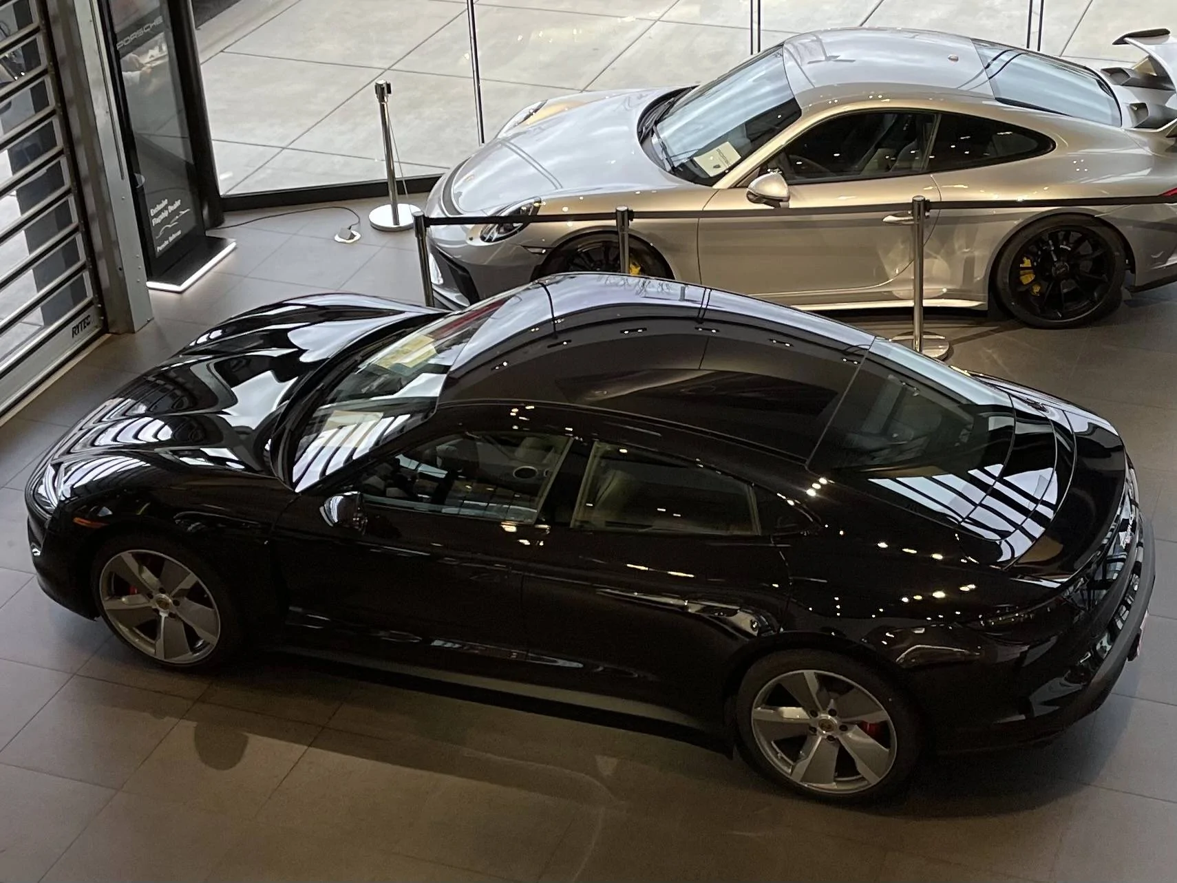 Porsche Taycan BLACK / JET BLACK Taycan Club IMG_2973