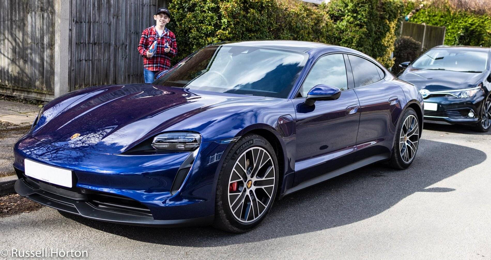 Porsche Taycan GENTIAN BLUE Taycan Club 8C44EFC9-E8D7-4EA6-9E81-116026846338