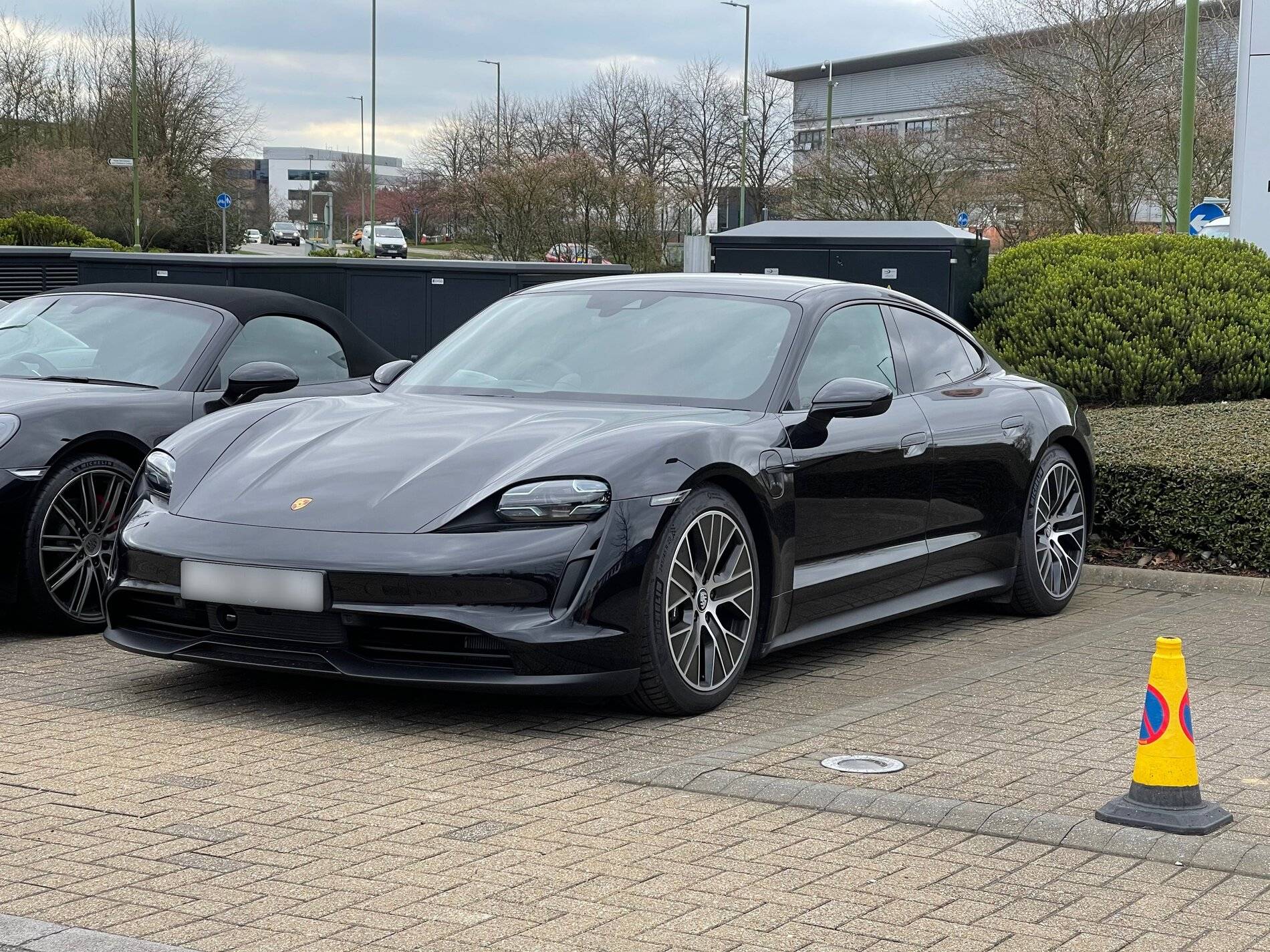 Porsche Taycan Taycan RWD base build spec + options help UK Taycan Black