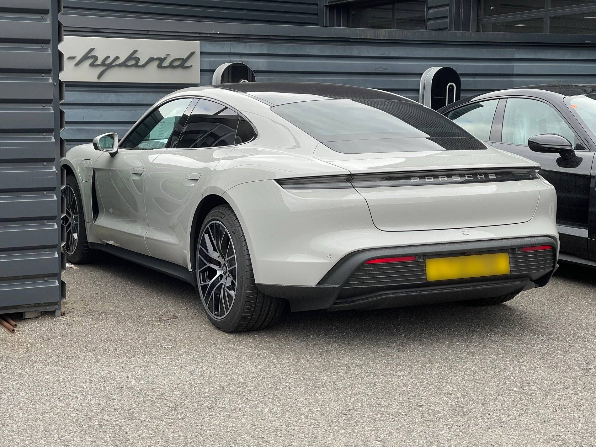 Porsche Taycan Taycan RWD base build spec + options help UK Taycan Crayon