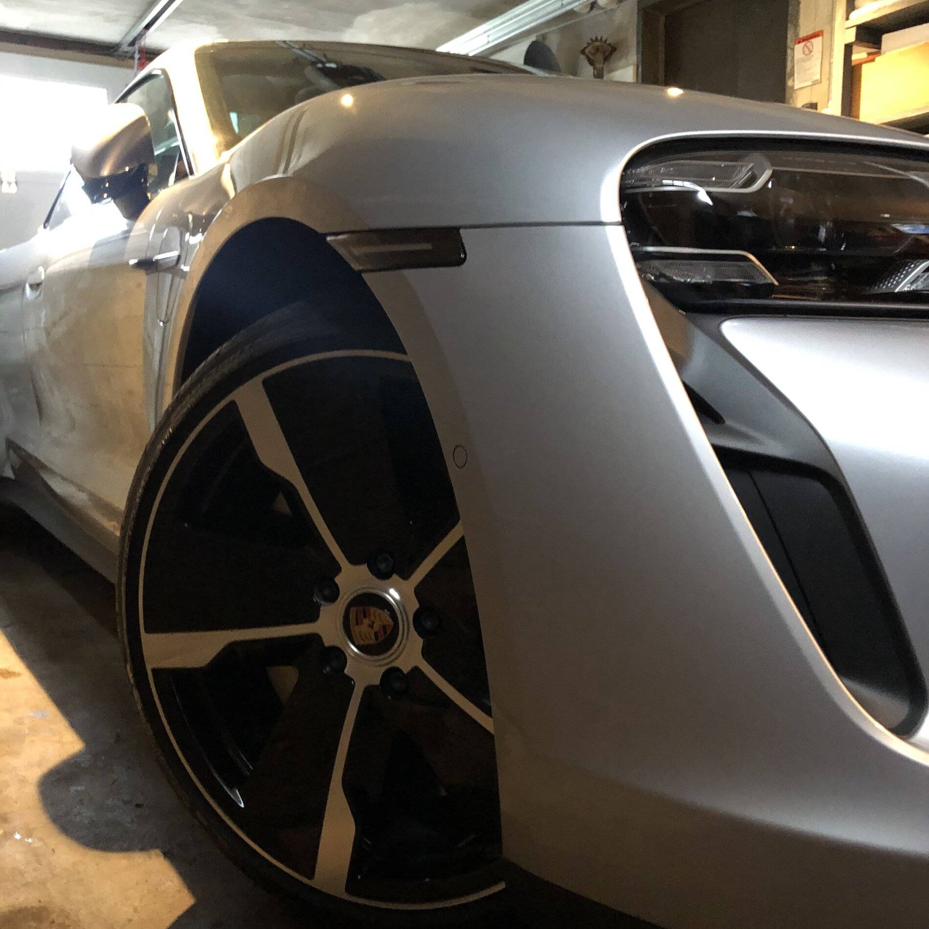 Porsche Taycan Clear Side Markers 8006C75E-8657-4ABF-BA53-1DE36B2F36D4