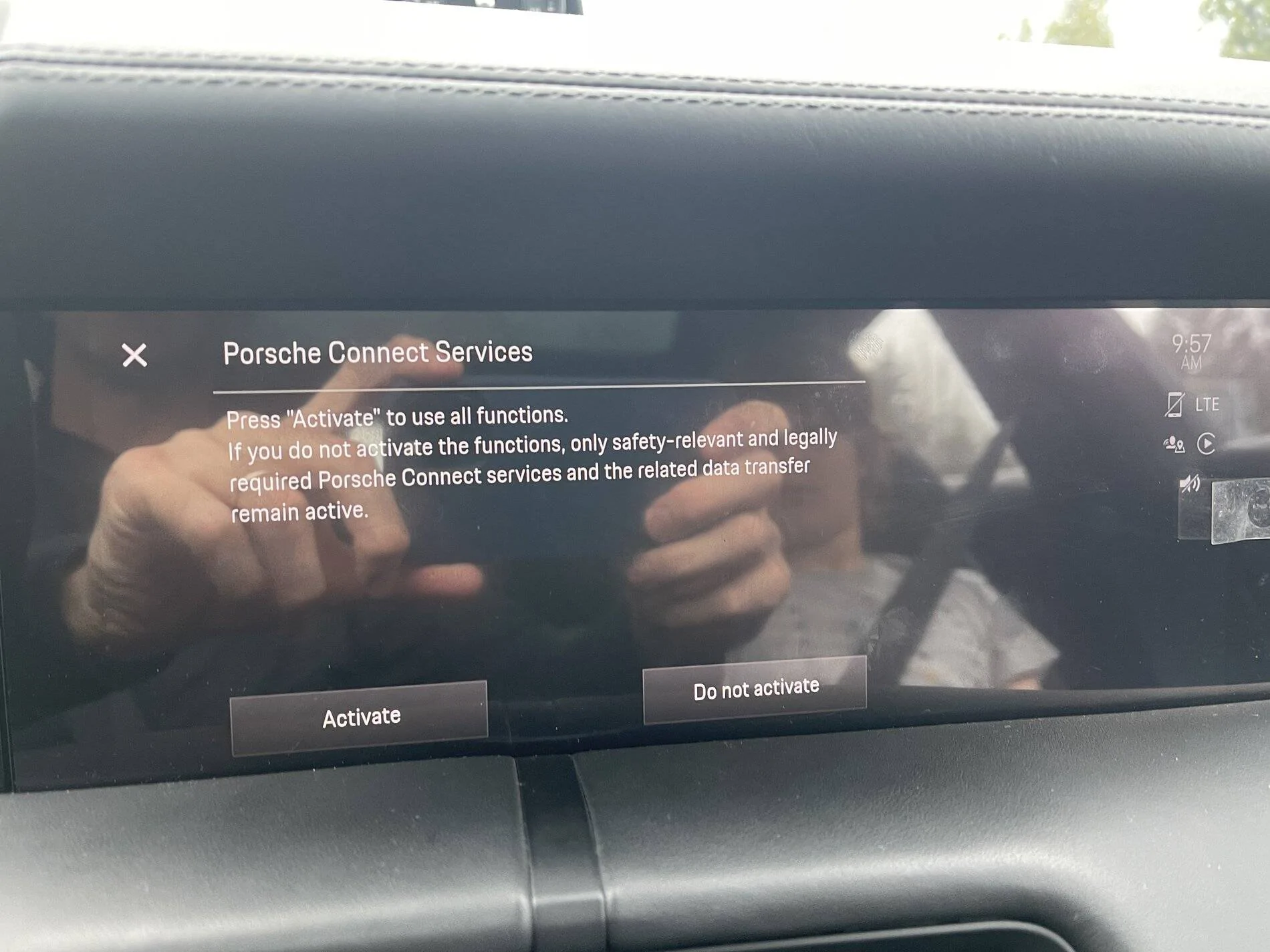 Porsche Taycan PCM reset while driving F337782E-AA61-41A4-90FA-F096E1F233FD