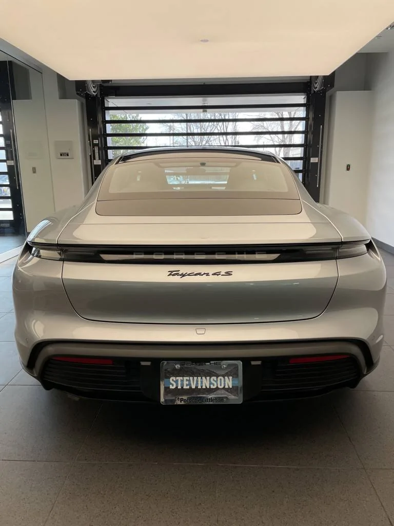 Porsche Taycan DOLOMITE SILVER Taycan Club 1179C472-3C0A-45CA-9648-4FEDCF385F5D_1_105_c