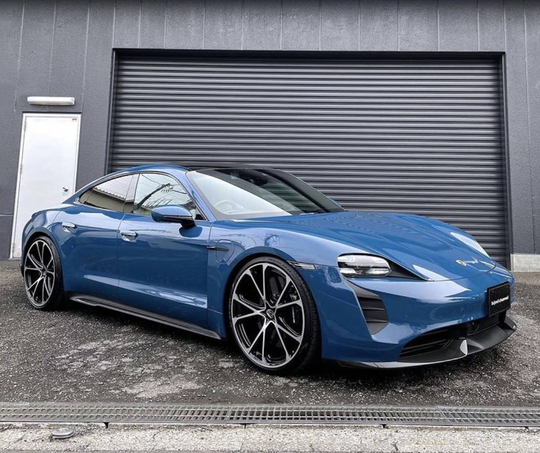 Porsche Taycan TECHART 22” Formula VI wheels on Neptune blue Taycan. 37A8A4A9-5AA5-4040-B3D8-51B7F38D819A