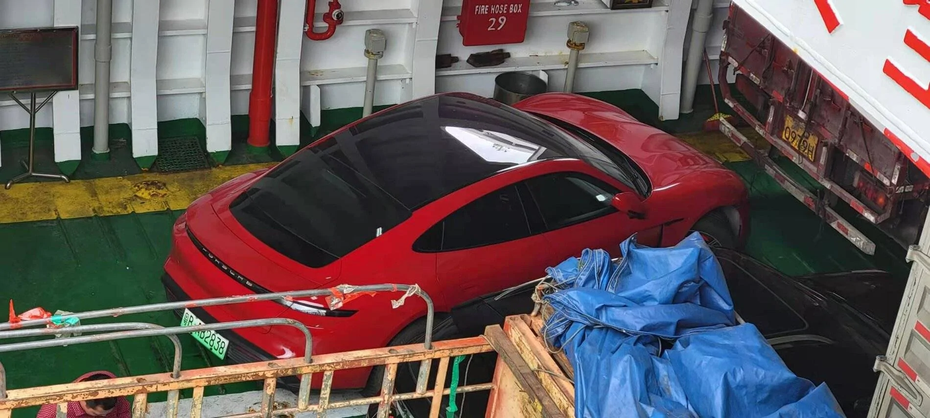 Porsche Taycan Trip onto the tropical island 9d31c9c19c5bf3ca28a57d3f880e6b5