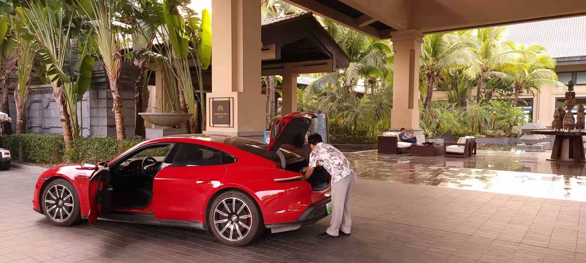 Porsche Taycan Trip onto the tropical island 5f1cac0bdba4ad08eb855a70fae4f3c
