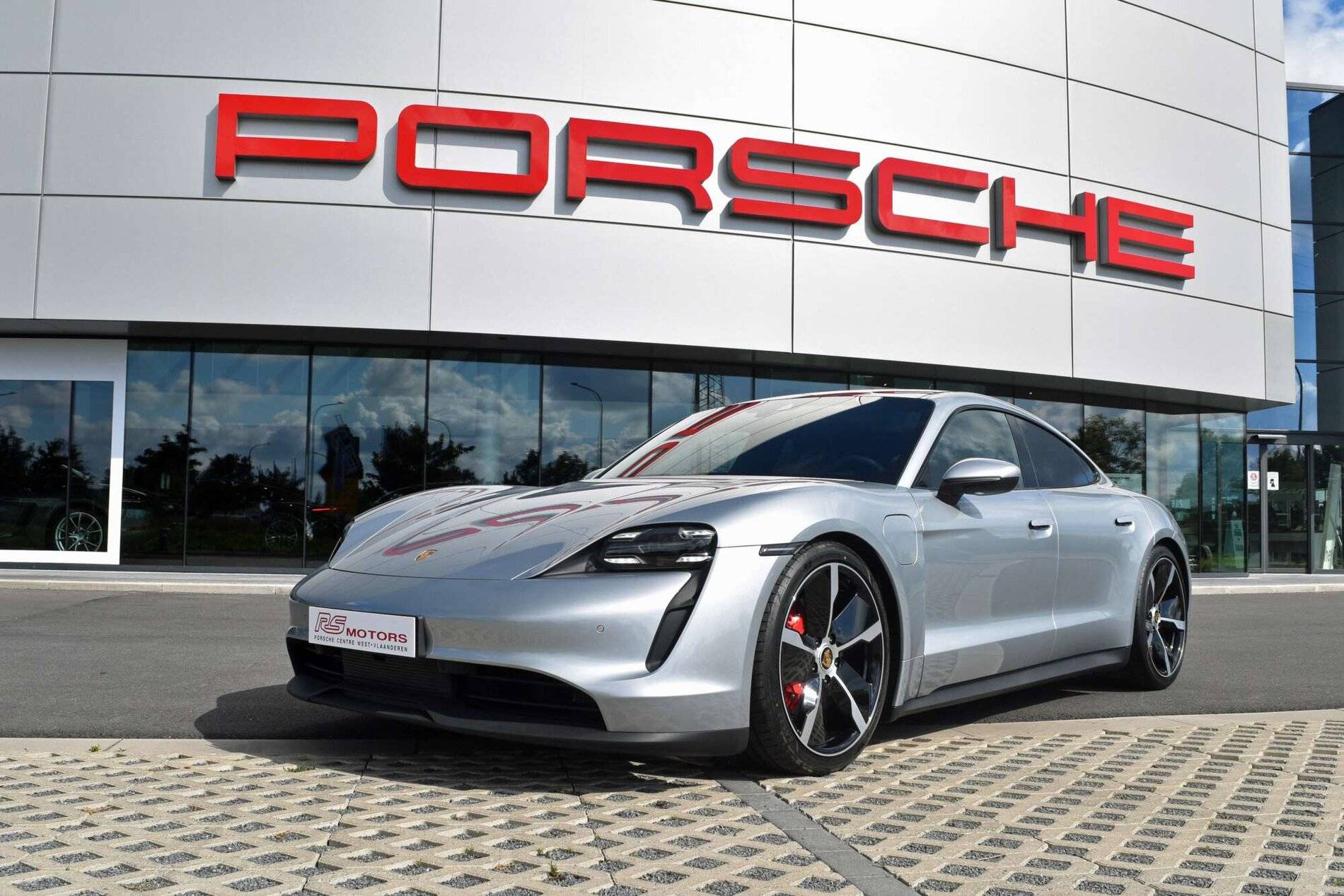 Porsche Taycan Used 21" Mission Exclusive wheels. How much would you pay? Porsche-Taycan-4S-Available-RS-Motors-11-2000x1333