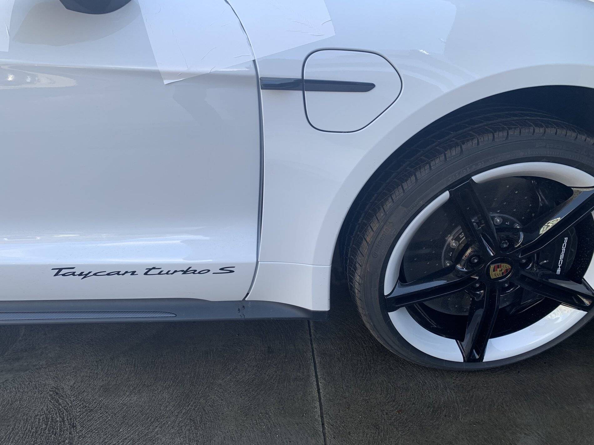 Porsche Taycan CARRARA WHITE Taycan Club C329F7F1-F998-407C-97E4-4F6D850BAA70