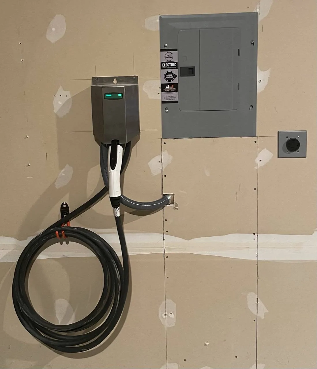 Porsche Taycan Show your home charging setup for your Taycan E533262B-8FA9-40CB-97AD-2D5B75414731