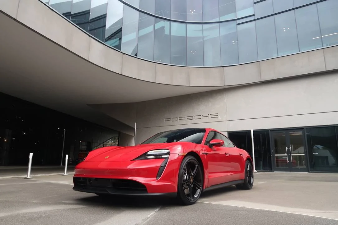 Porsche Taycan CARMINE RED Taycan Club 408780A5-C48E-4A74-8346-B145F6A881B5_1_105_c
