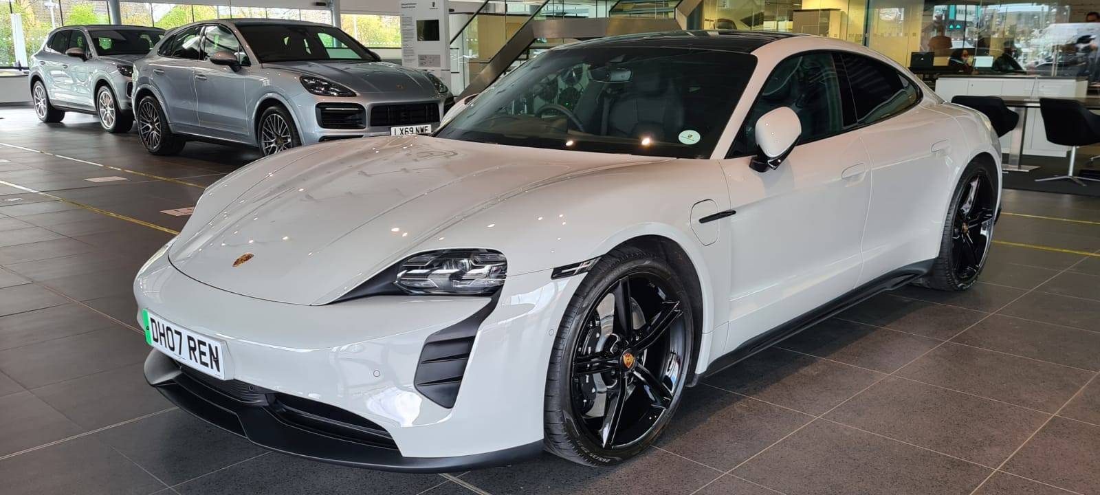 Porsche Taycan CHALK Taycan Club 2671B38F-FE2E-4CA2-BDC5-C084197B82D5