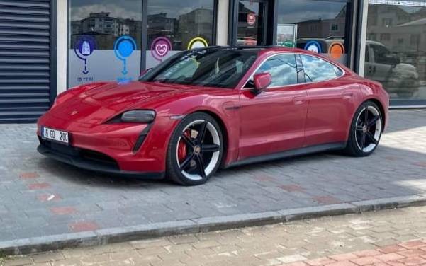 Porsche Taycan CARMINE RED Taycan Club IMG-20210410-WA0008