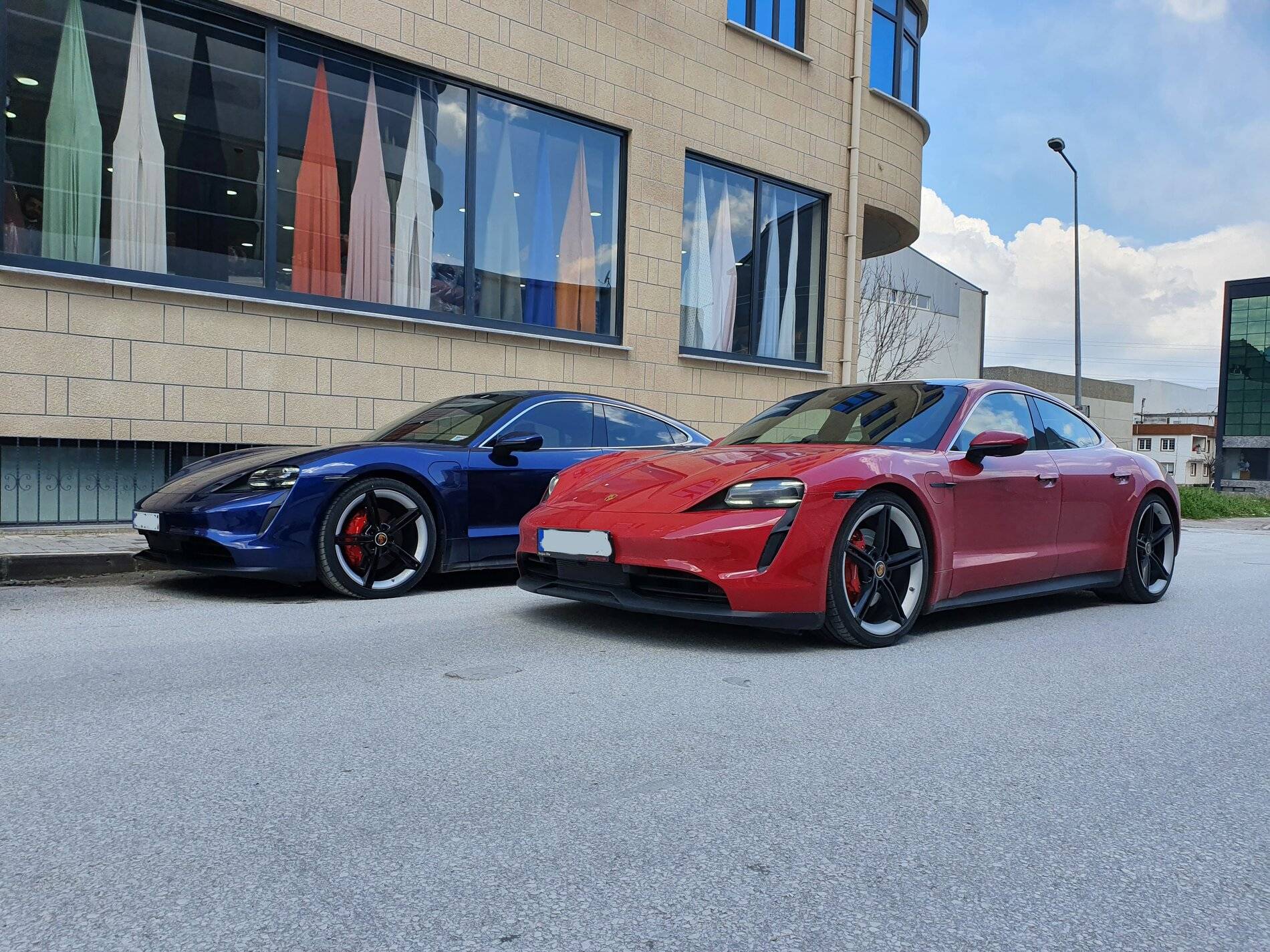 Porsche Taycan GENTIAN BLUE Taycan Club 20210410_115038