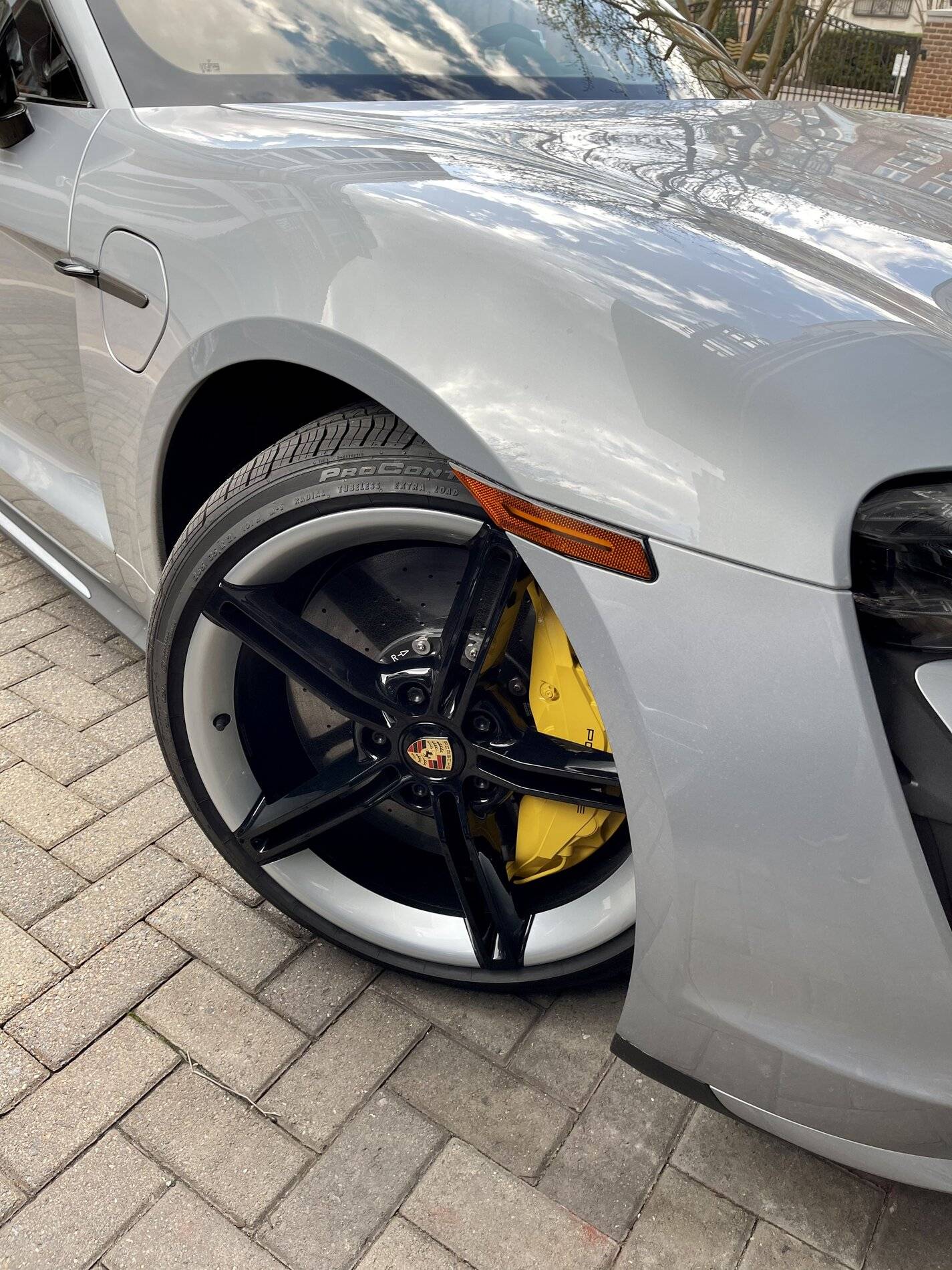Porsche Taycan Clear Side Markers 5D676E6F-E778-411E-9BFD-FA1FC2FCB9B6