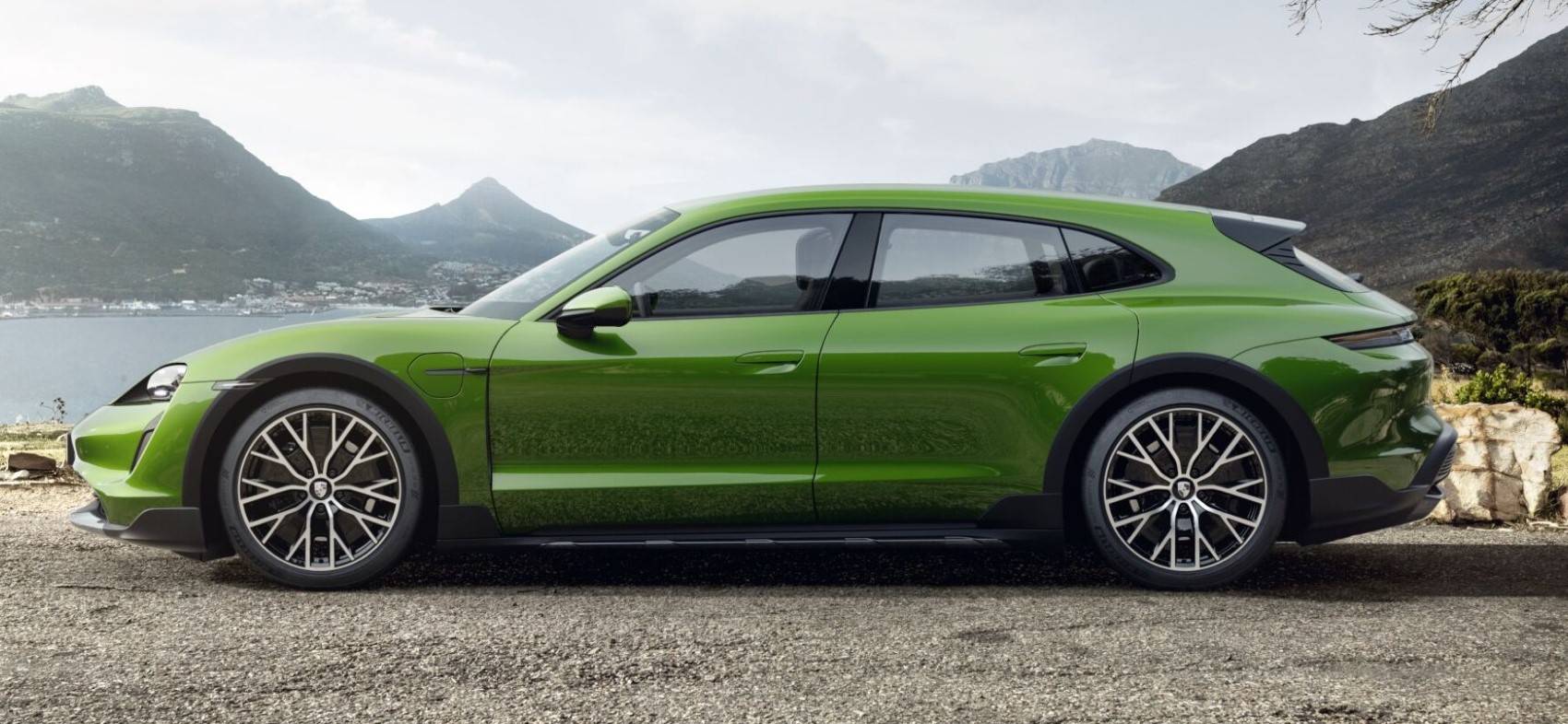 Porsche Taycan Just about to order Cross Turismo Mamba Green