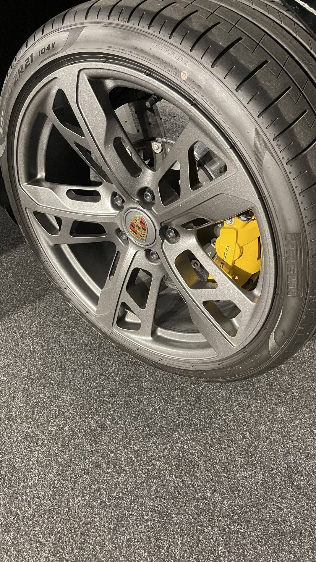 Porsche Taycan Inspected the Taycan Cross Turismo live - my impressions 1741F6F9-C33B-4BD3-A468-94F111E5BA4E