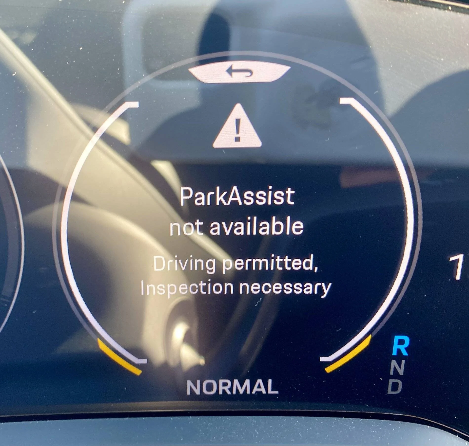 Porsche Taycan Park Assist Not Available error message AE1499E8-15C3-41B4-AE9E-AF37634F0296
